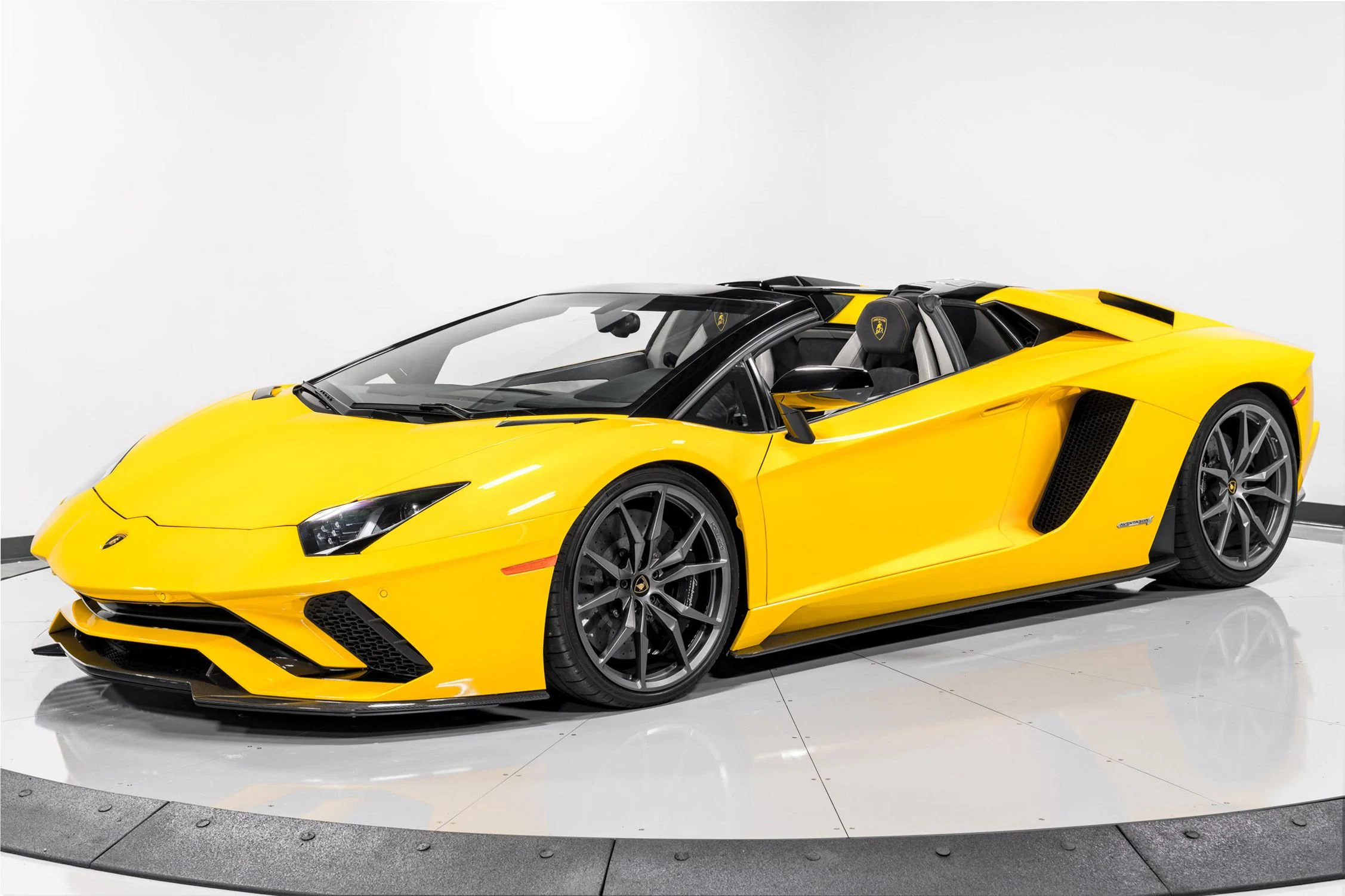 2018 Lamborghini Aventador S Roadster, 7/32