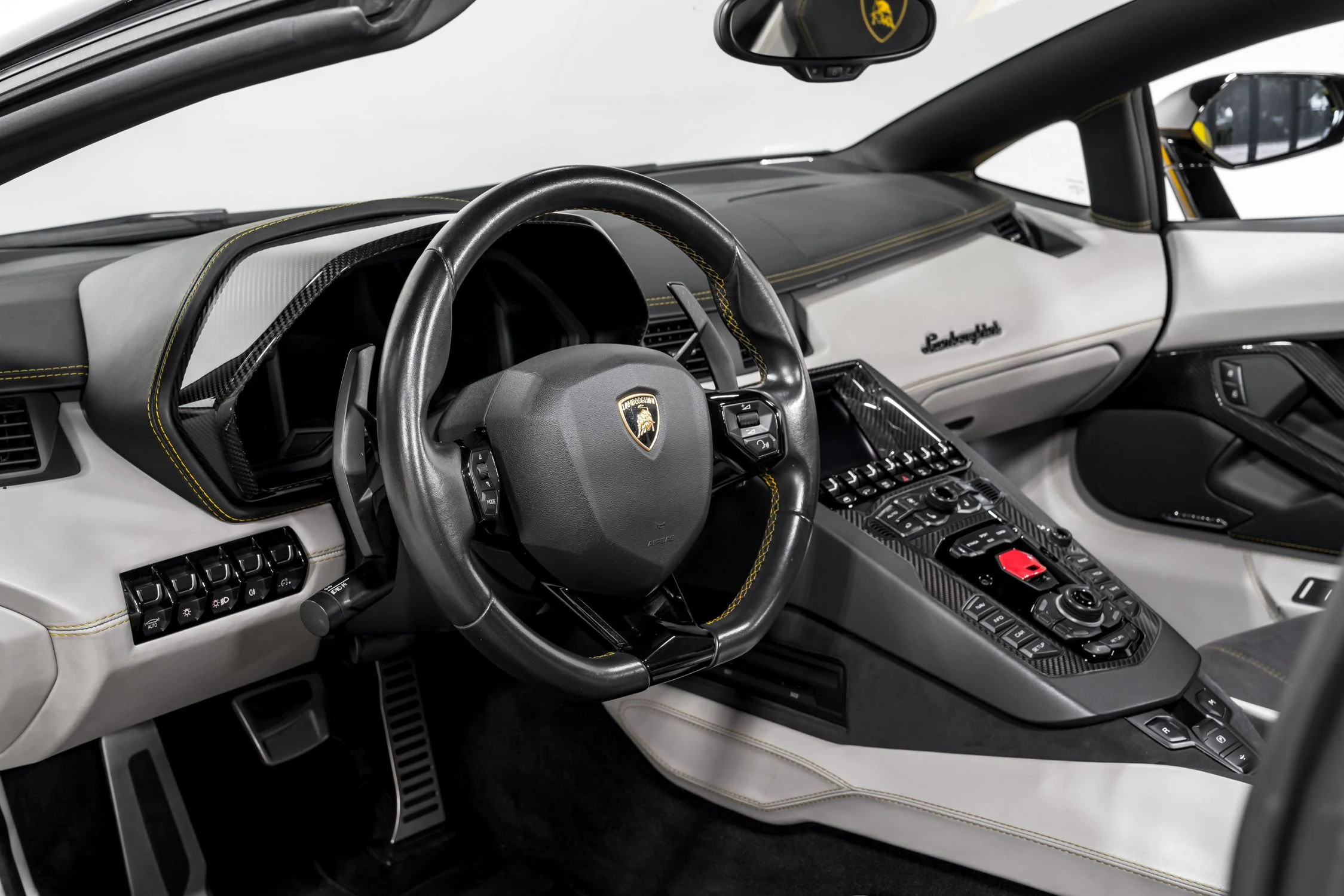 2018 Lamborghini Aventador S Roadster, 12/32