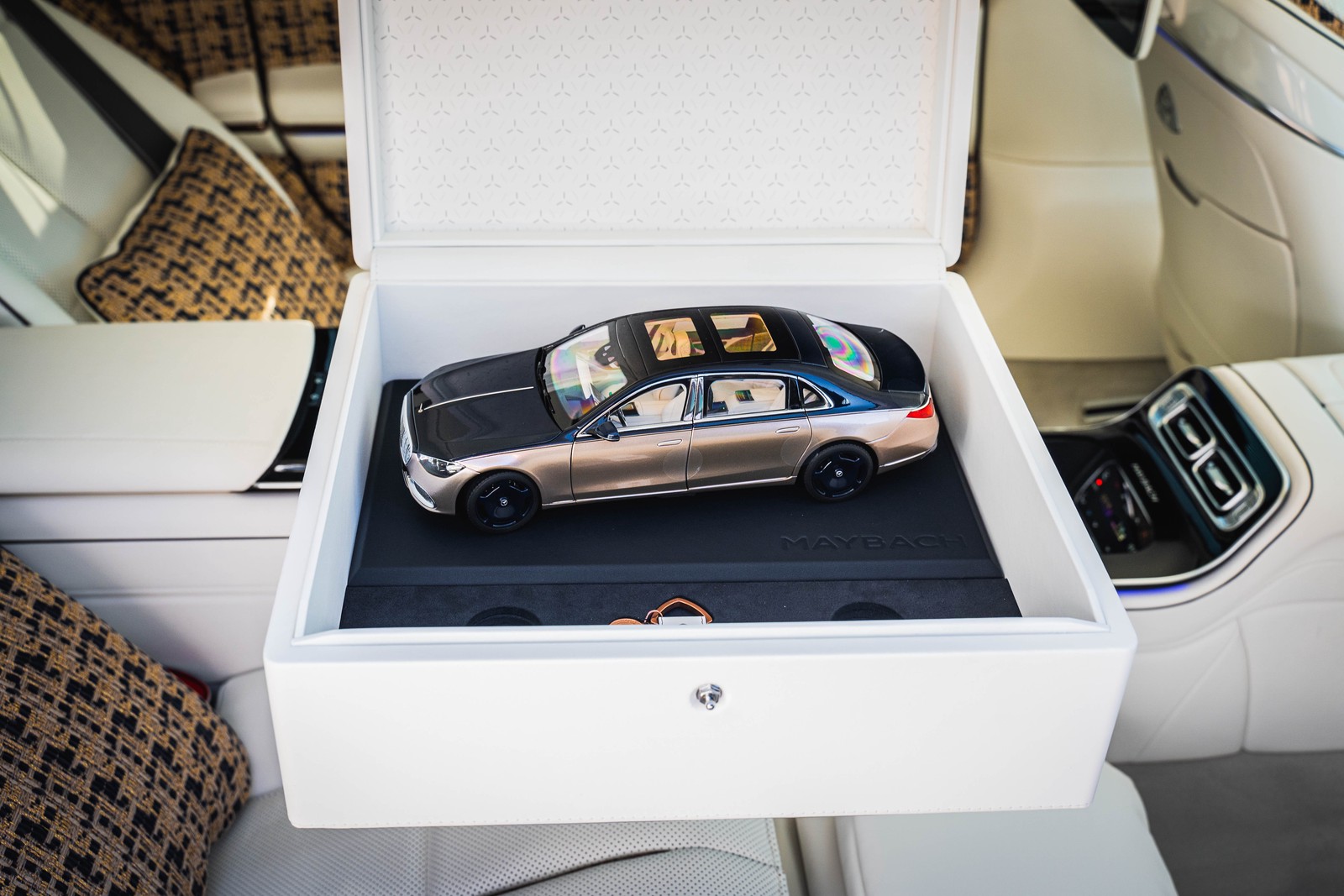 2024 MAYBACH S 680 4M HAUTE VOITURE 1 OF 150, 5/15