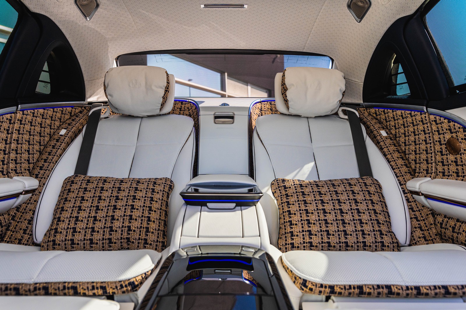 2024 MAYBACH S 680 4M HAUTE VOITURE 1 OF 150, 6/15