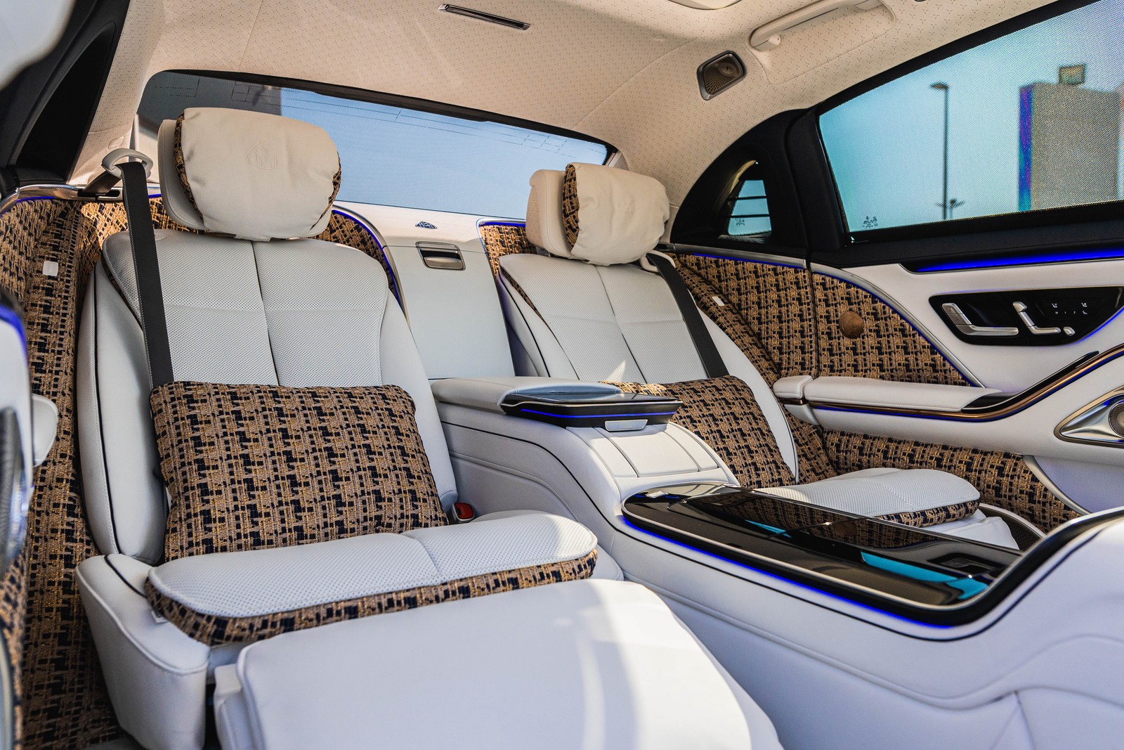 2024 MAYBACH S 680 4M HAUTE VOITURE 1 OF 150, 7/15