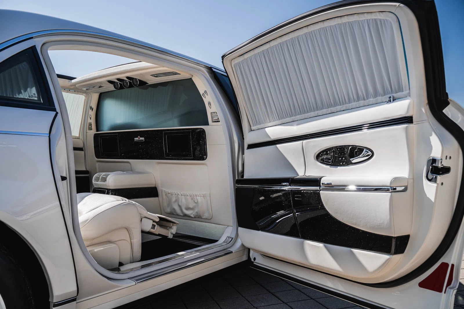 2018 Maybach 62S Landaulet for sale, photo 4 of 16