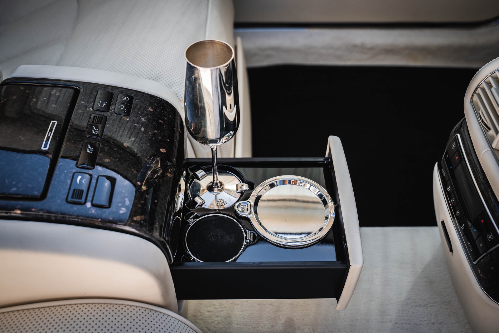 2018 MAYBACH 62S LANDAULET, 5/16