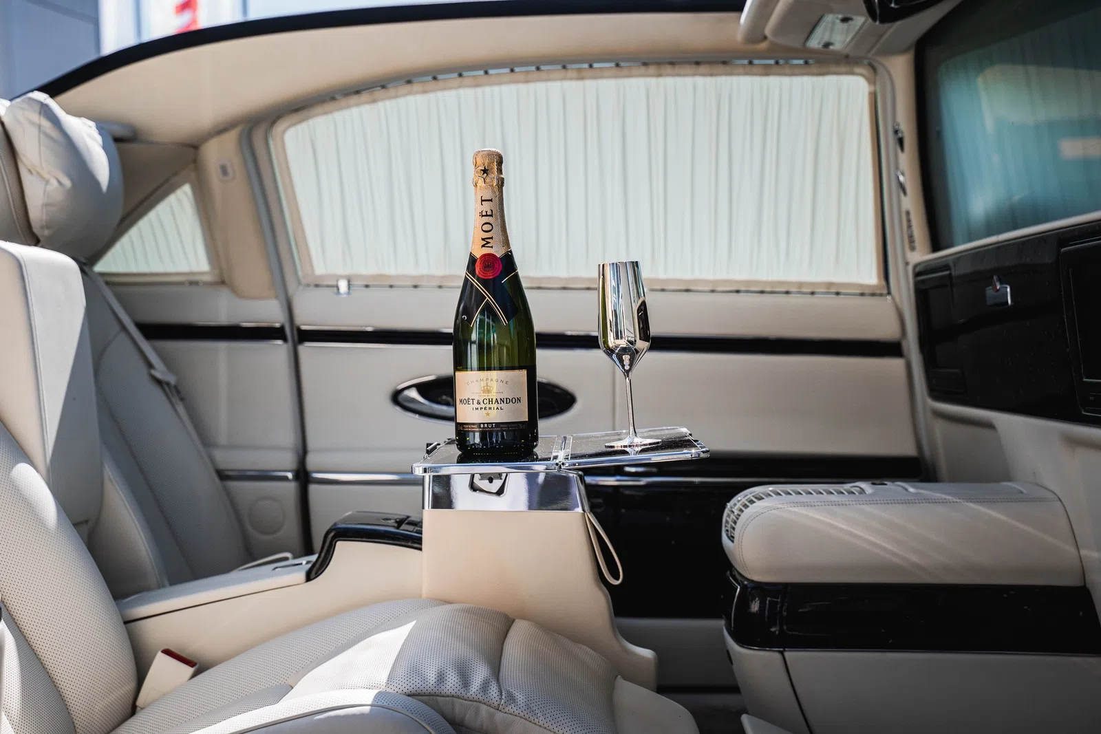 2018 Maybach 62S Landaulet interior, seats, Seychelles white | Leder