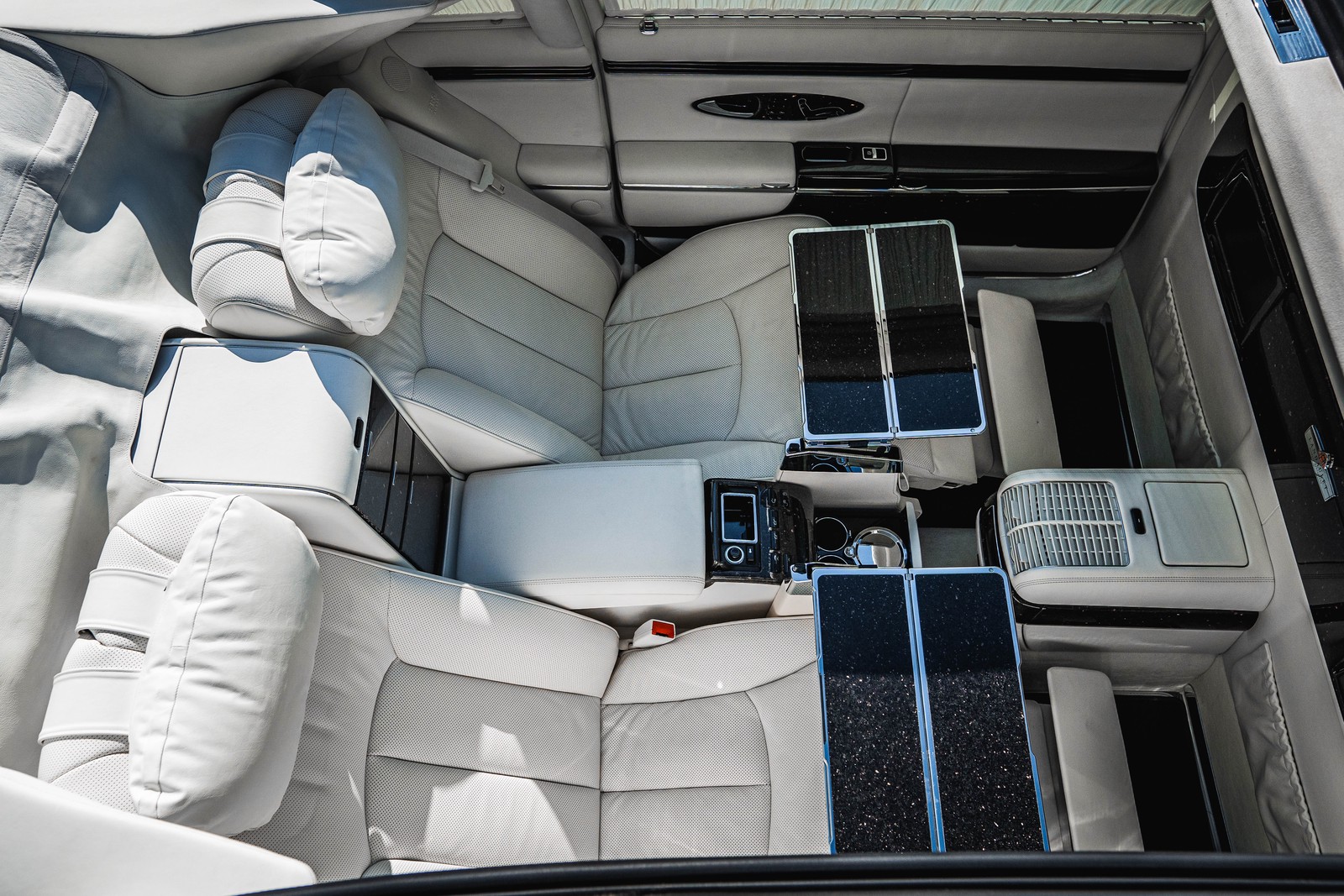 2018 MAYBACH 62S LANDAULET, 8/16