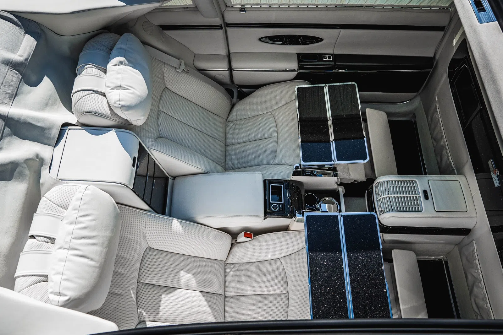 2018 Maybach 62S Landaulet interior, seats, Seychelles white | Leder