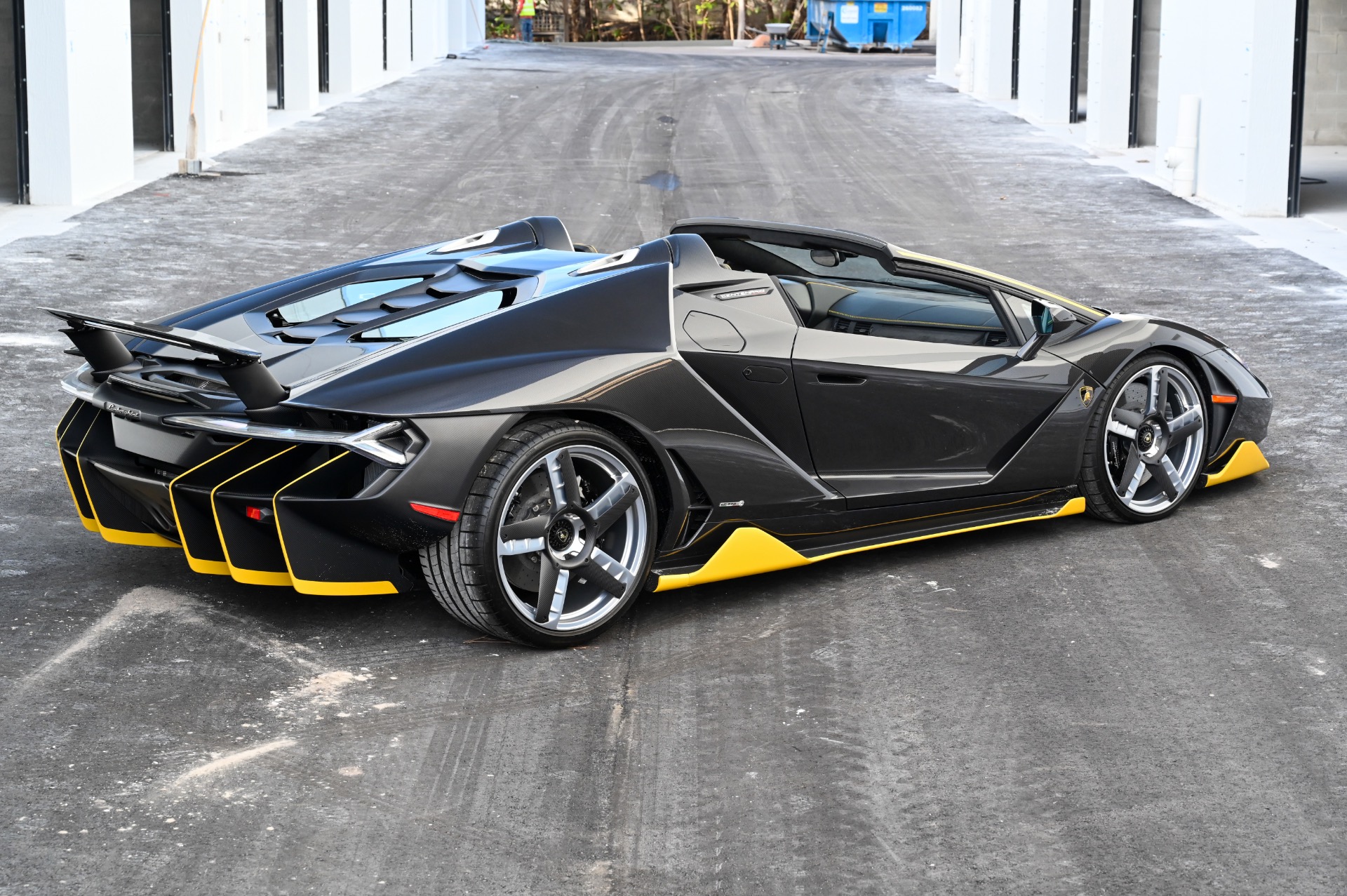 2017 Lamborghini Centenario Roadster, 3/20