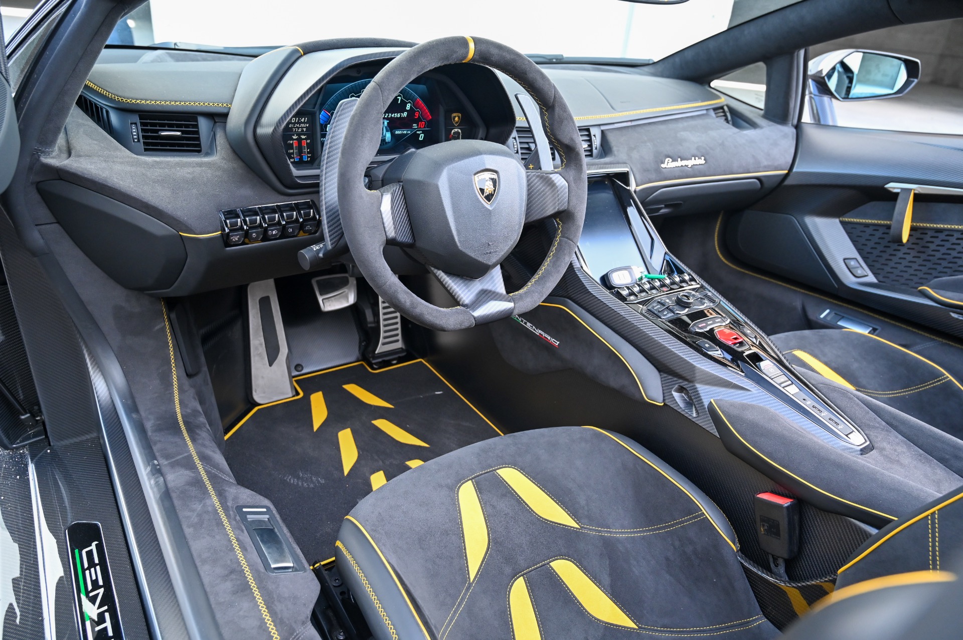 2017 Lamborghini Centenario Roadster, 5/20