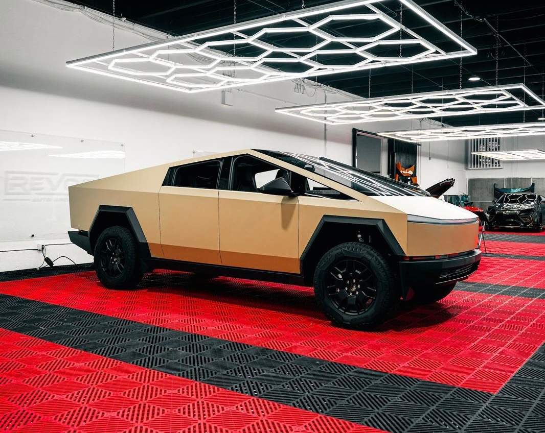 2024 Tesla CyberTruck, 4/18