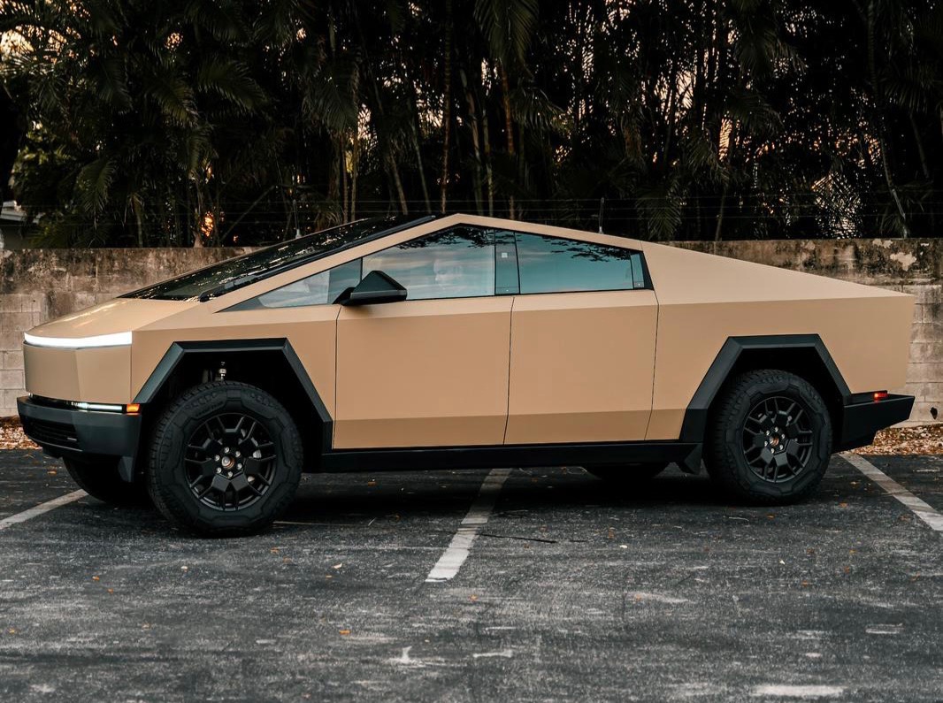 2024 Tesla CyberTruck, 8/18