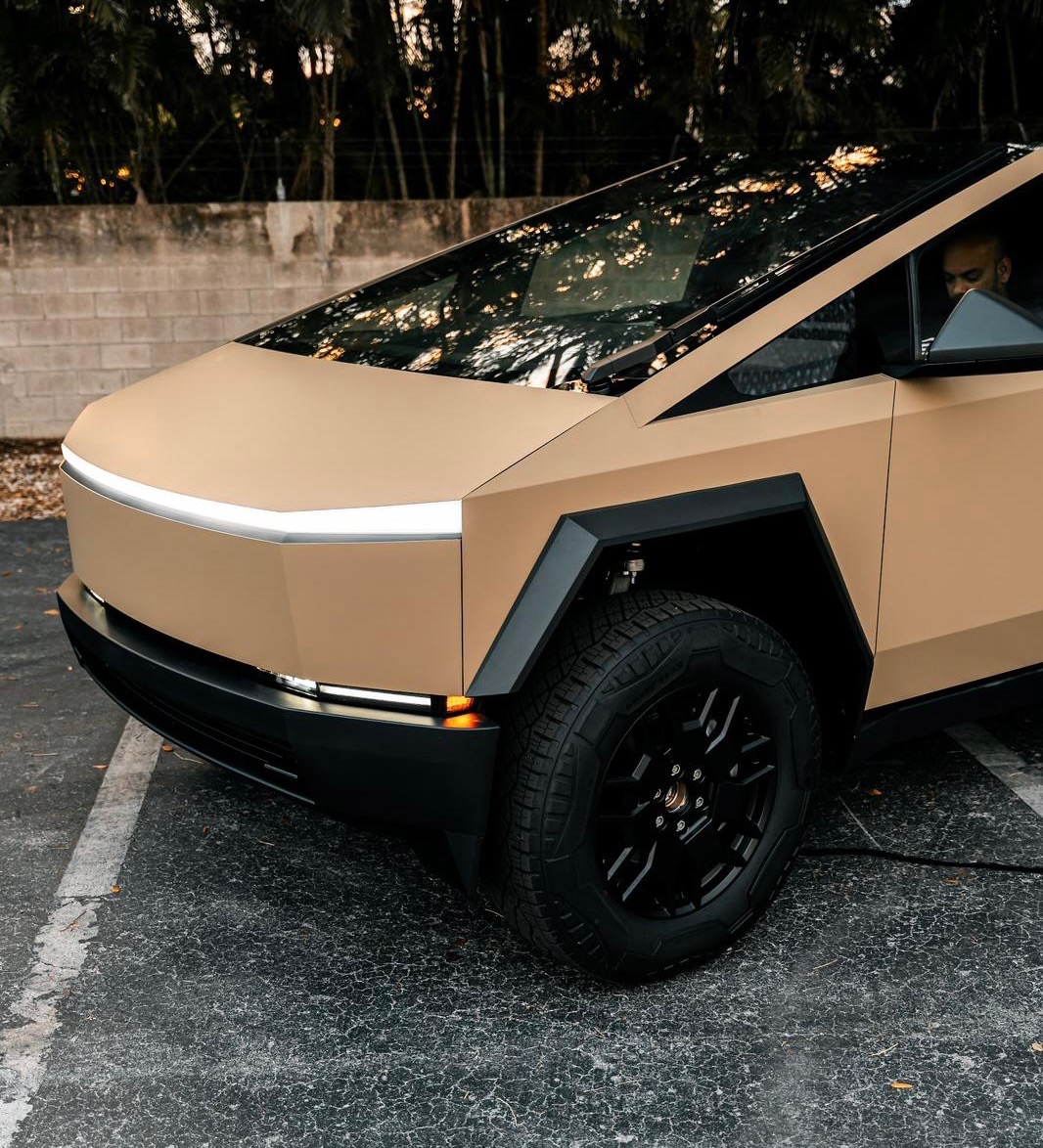 2024 Tesla CyberTruck, 10/18