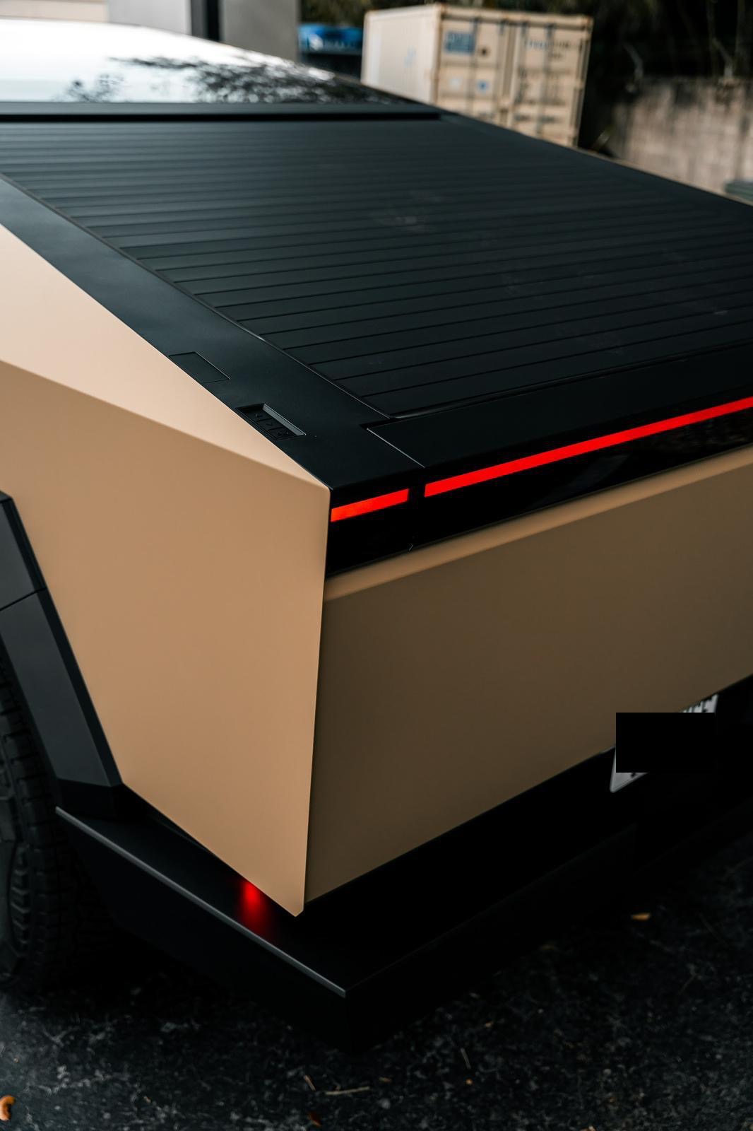 2024 Tesla CyberTruck, 13/18