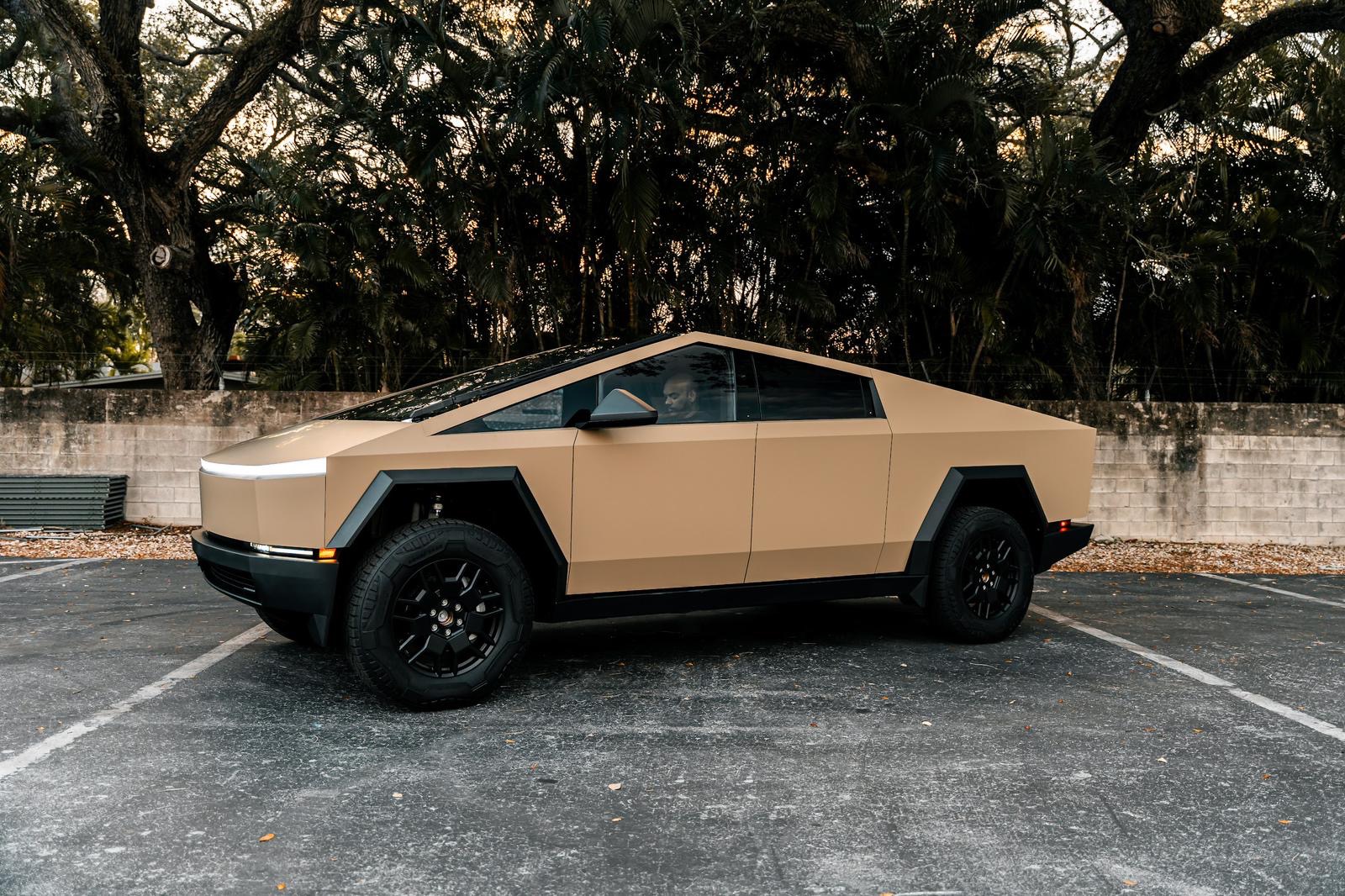 2024 Tesla CyberTruck, 14/18