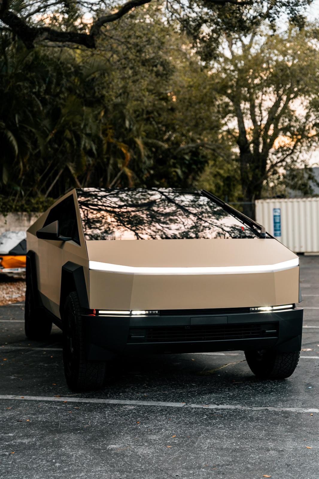 2024 Tesla CyberTruck, 15/18