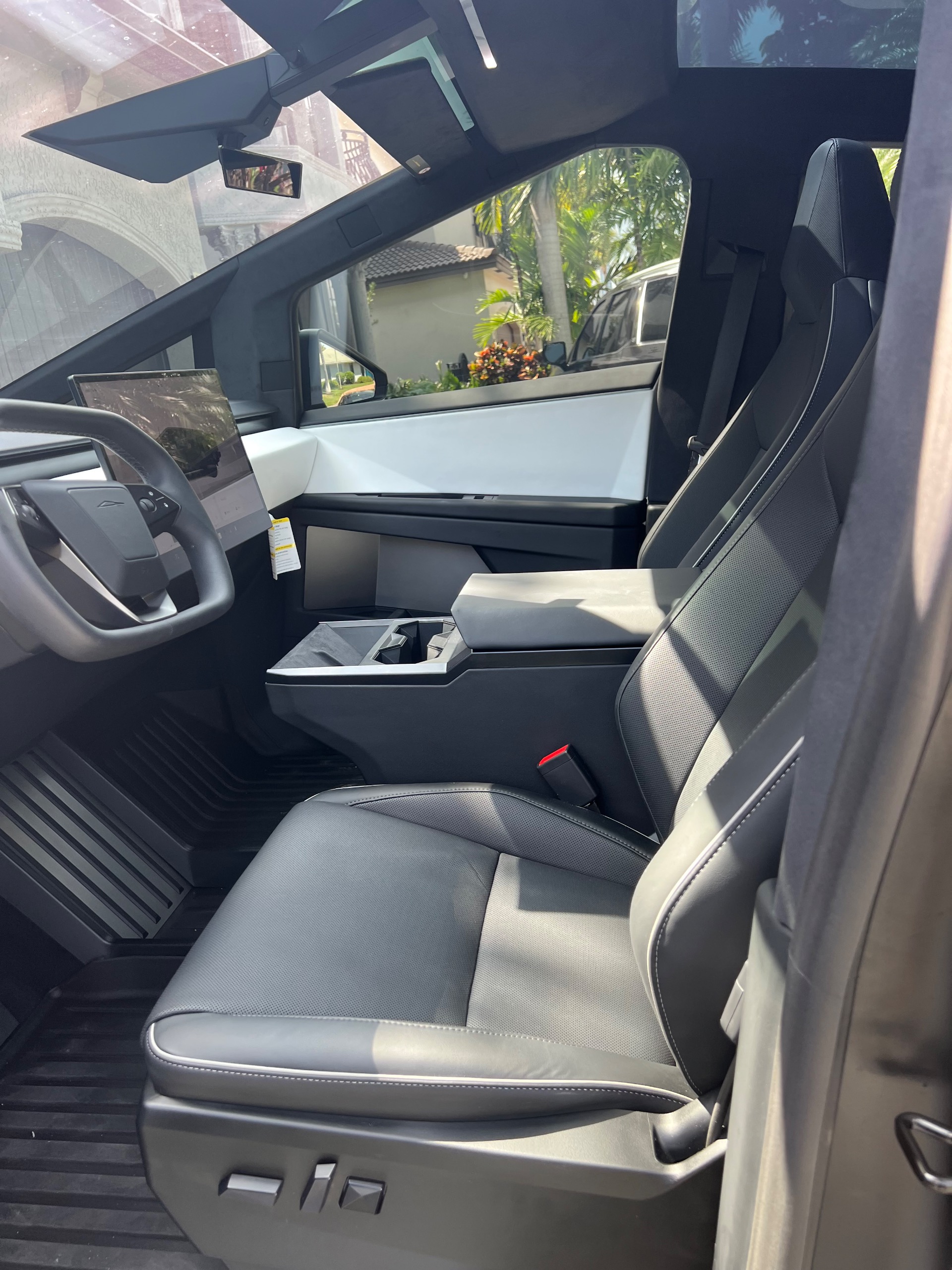 2024 Tesla CyberTruck, 16/18