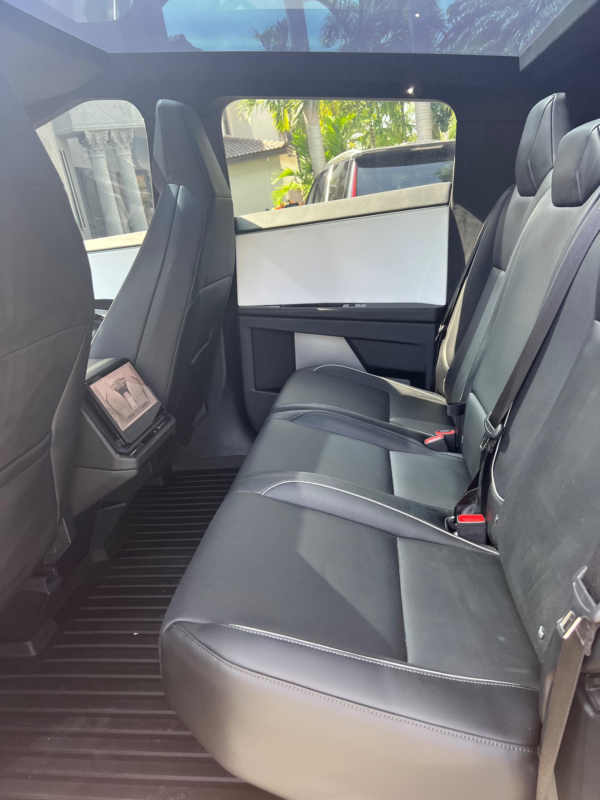 2024 Tesla CyberTruck, 17/18