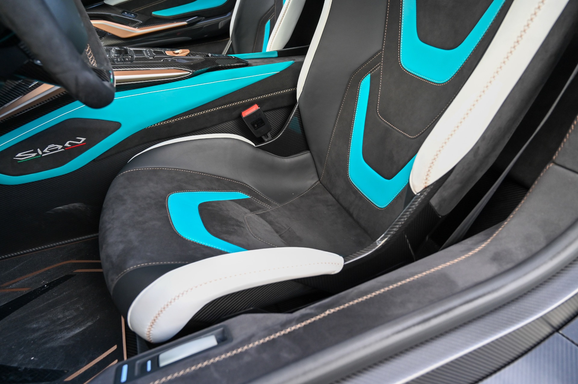 2020 Lamborghini Sián FKP 37, 18/20