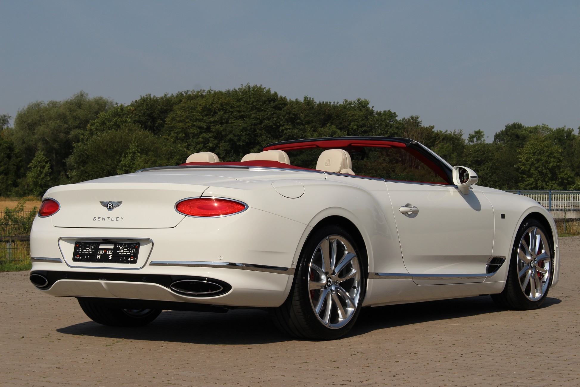 2019 Bentley Continental GTC FIRST EDITION, 18/19