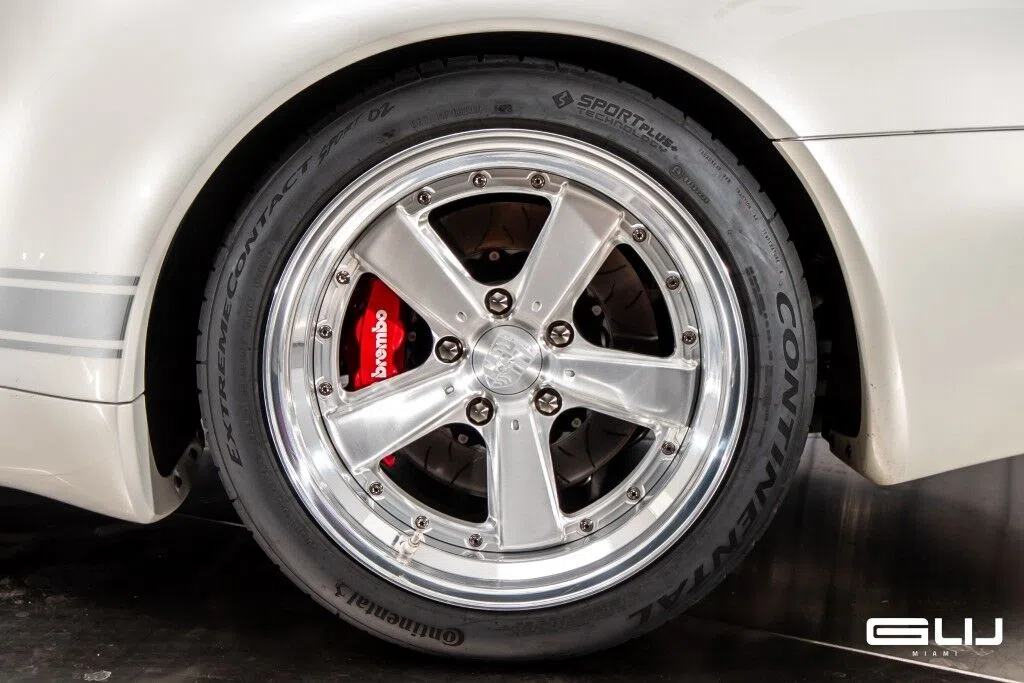 1995 Porsche 911 Carrera Remastered by Gunther Werks wheel