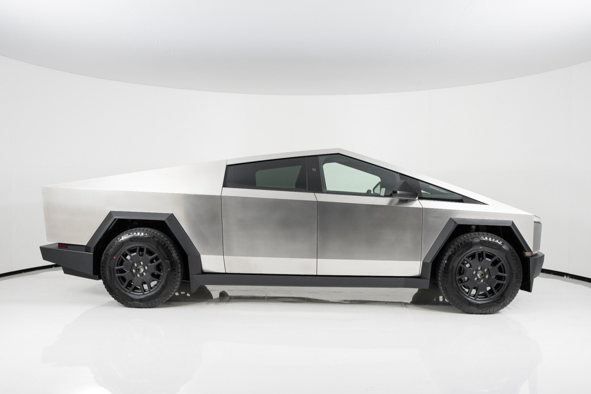 2024 Tesla Cybertruck, 2/19