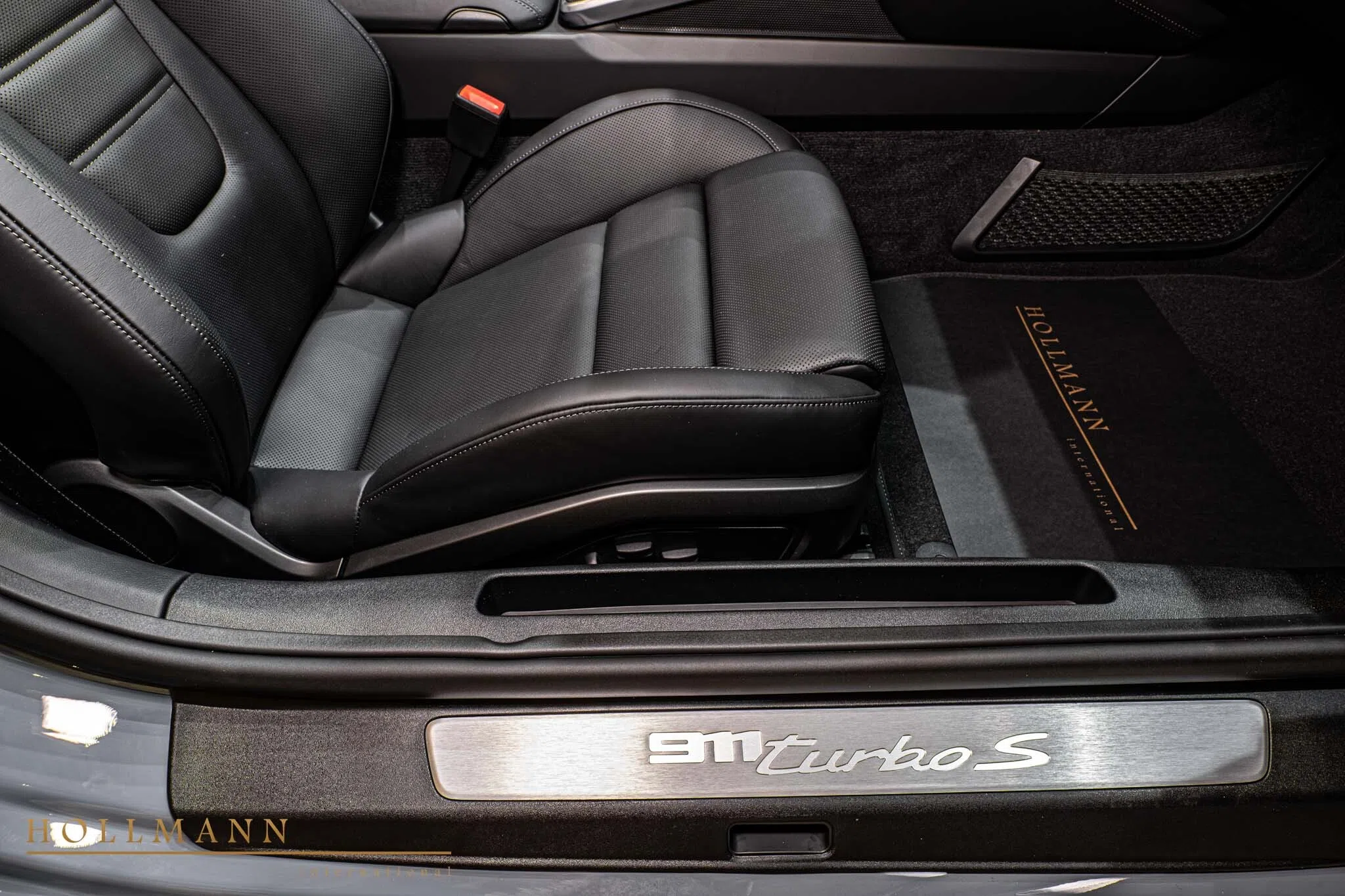 2024 Porsche 911 Turbo S Cabriolet interior, seats, Black, Full leather