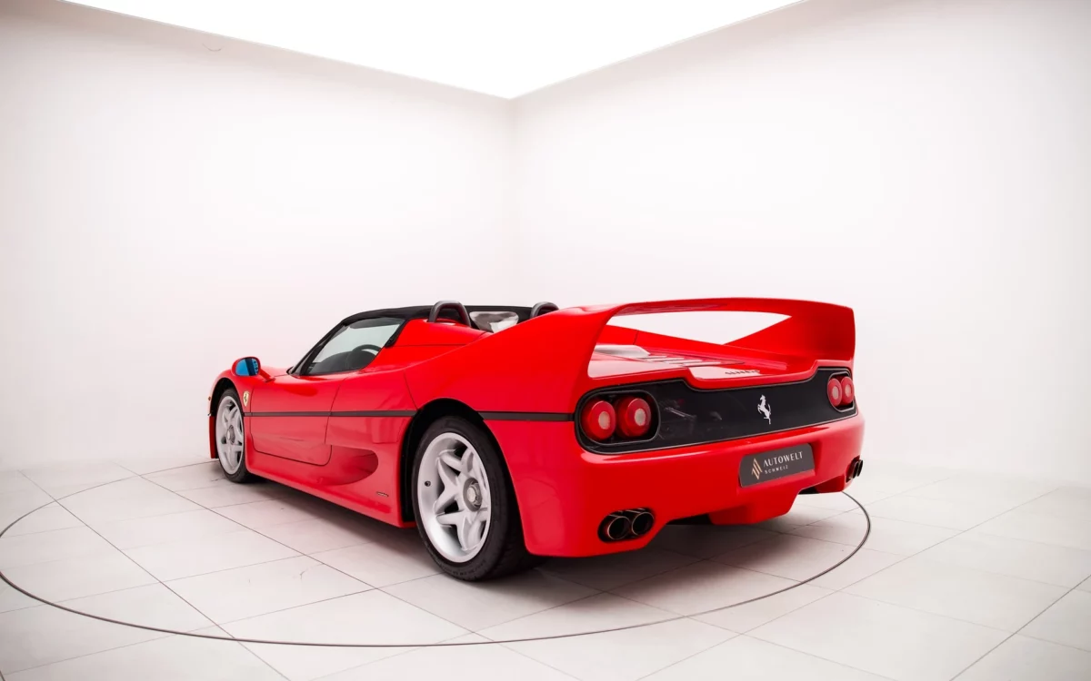 1996 Ferrari F50, 3/8