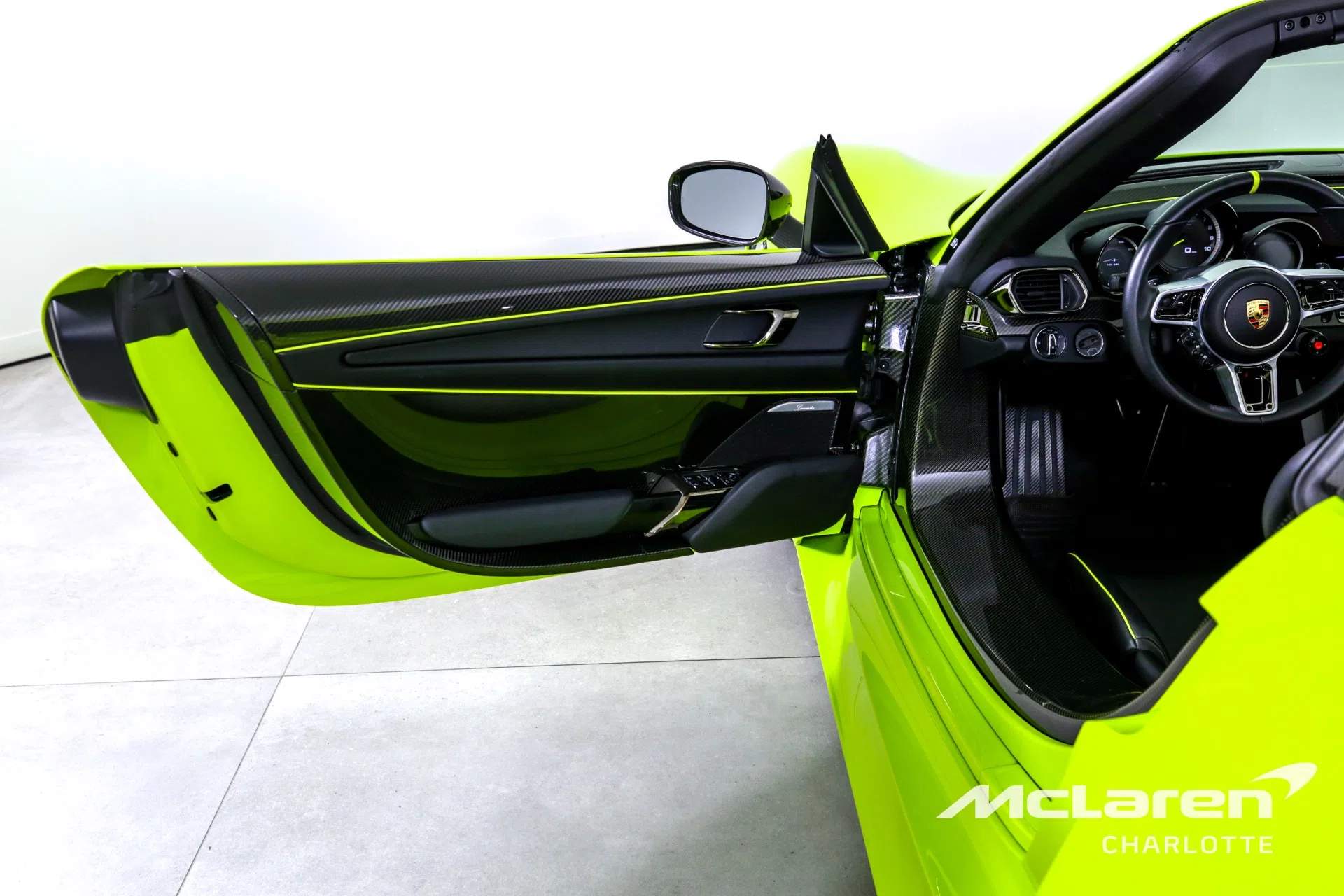 2015 Porsche 918 Spyder interior, door panel