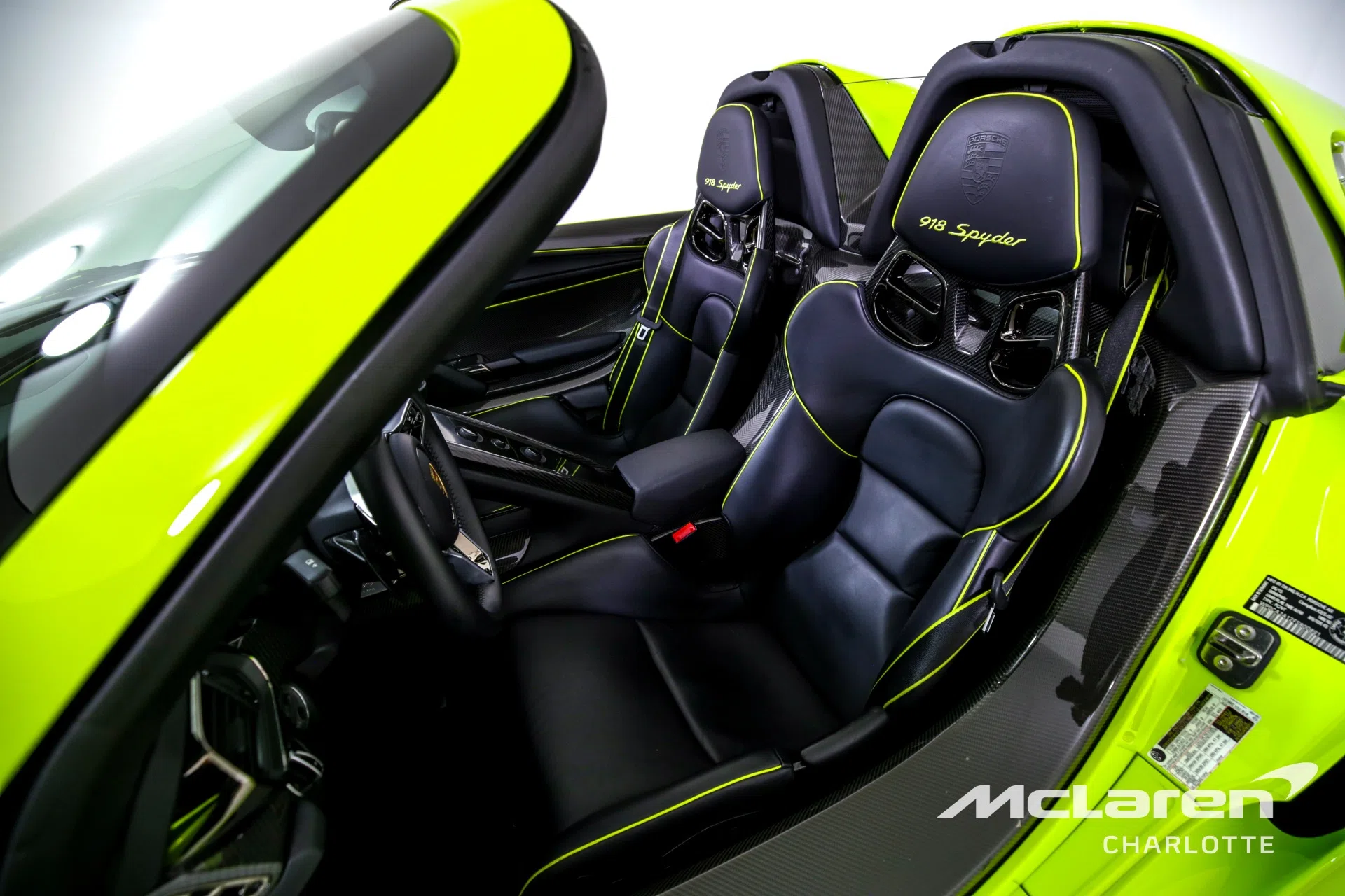 2015 Porsche 918 Spyder interior, seats