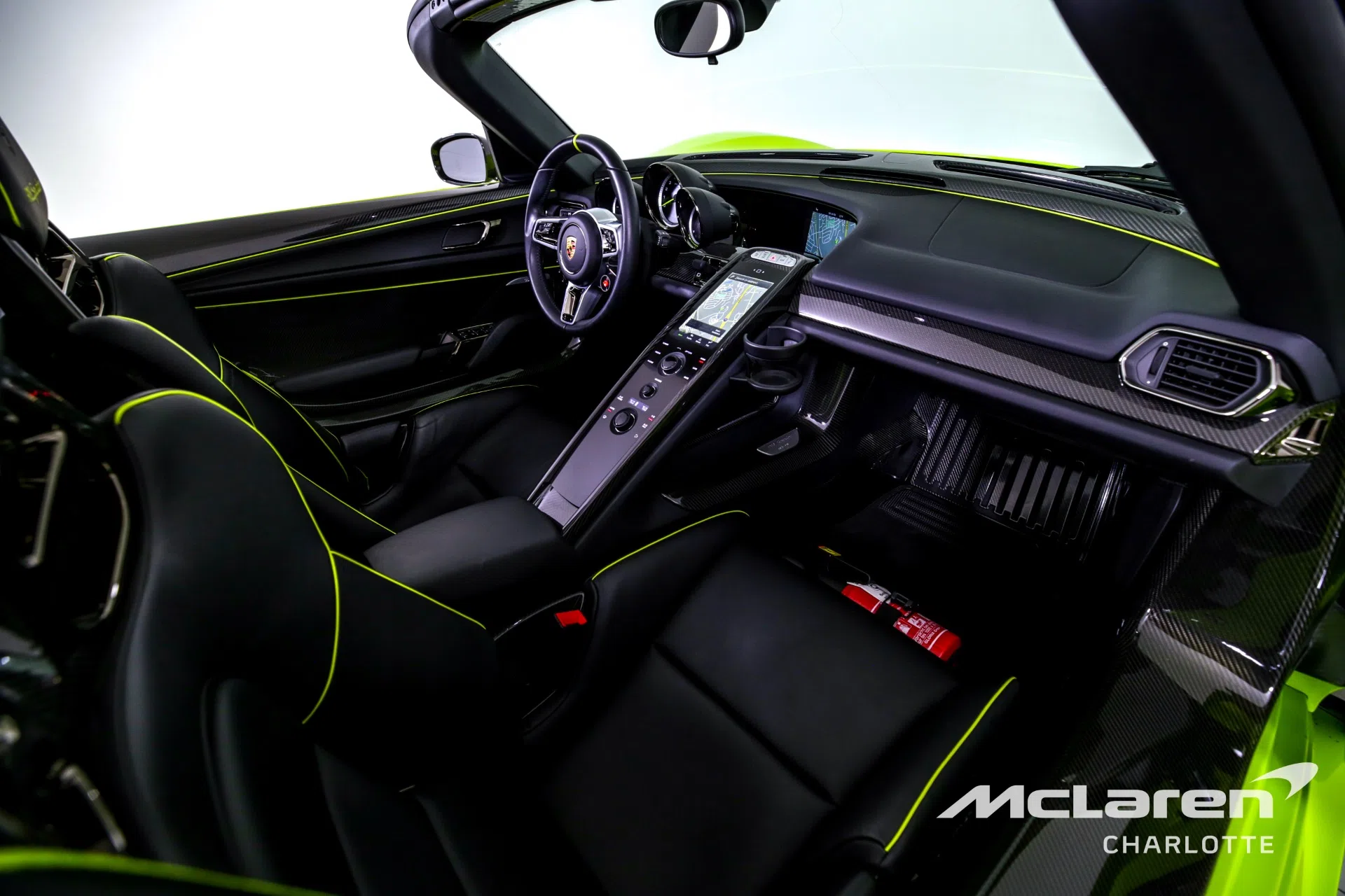 2015 Porsche 918 Spyder interior