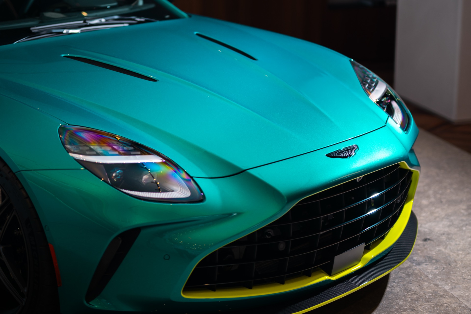 2024 Aston Martin Vantage, 2/19