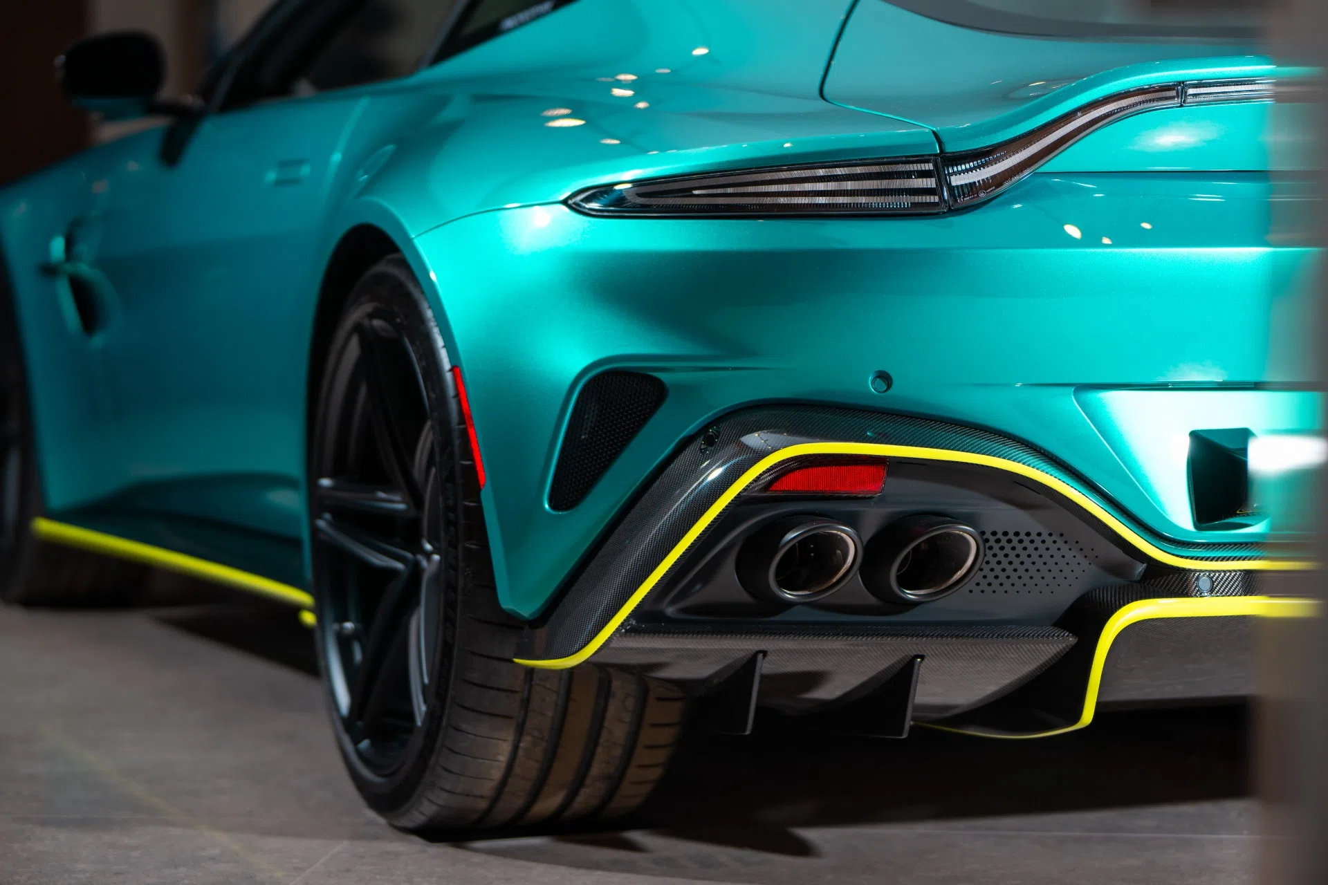 2024 Aston Martin Vantage for sale, exterior