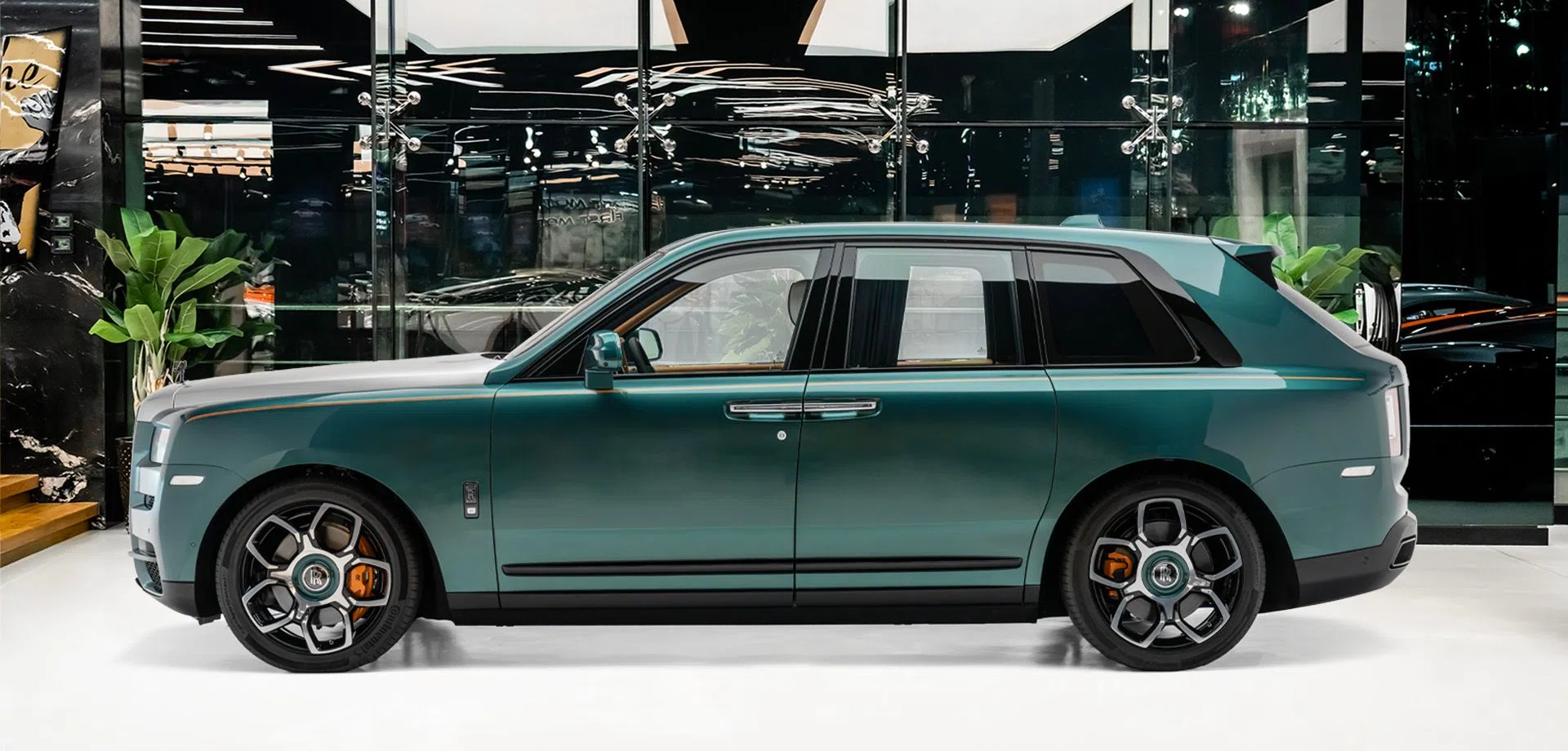 2023 Rolls-Royce Cullinan Black Badge, side profile, Imperial Jade
