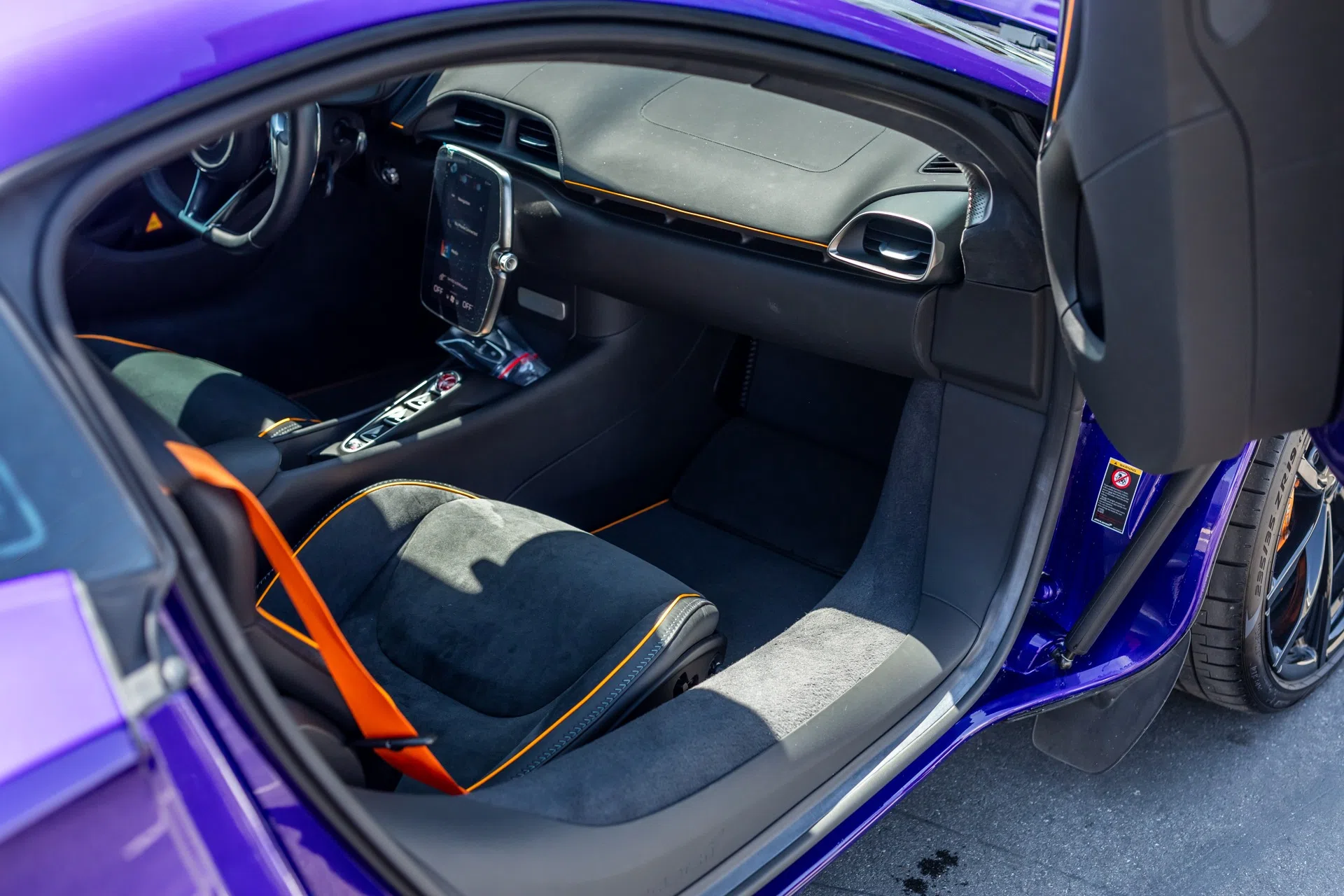 2023 McLaren Artura interior, seats