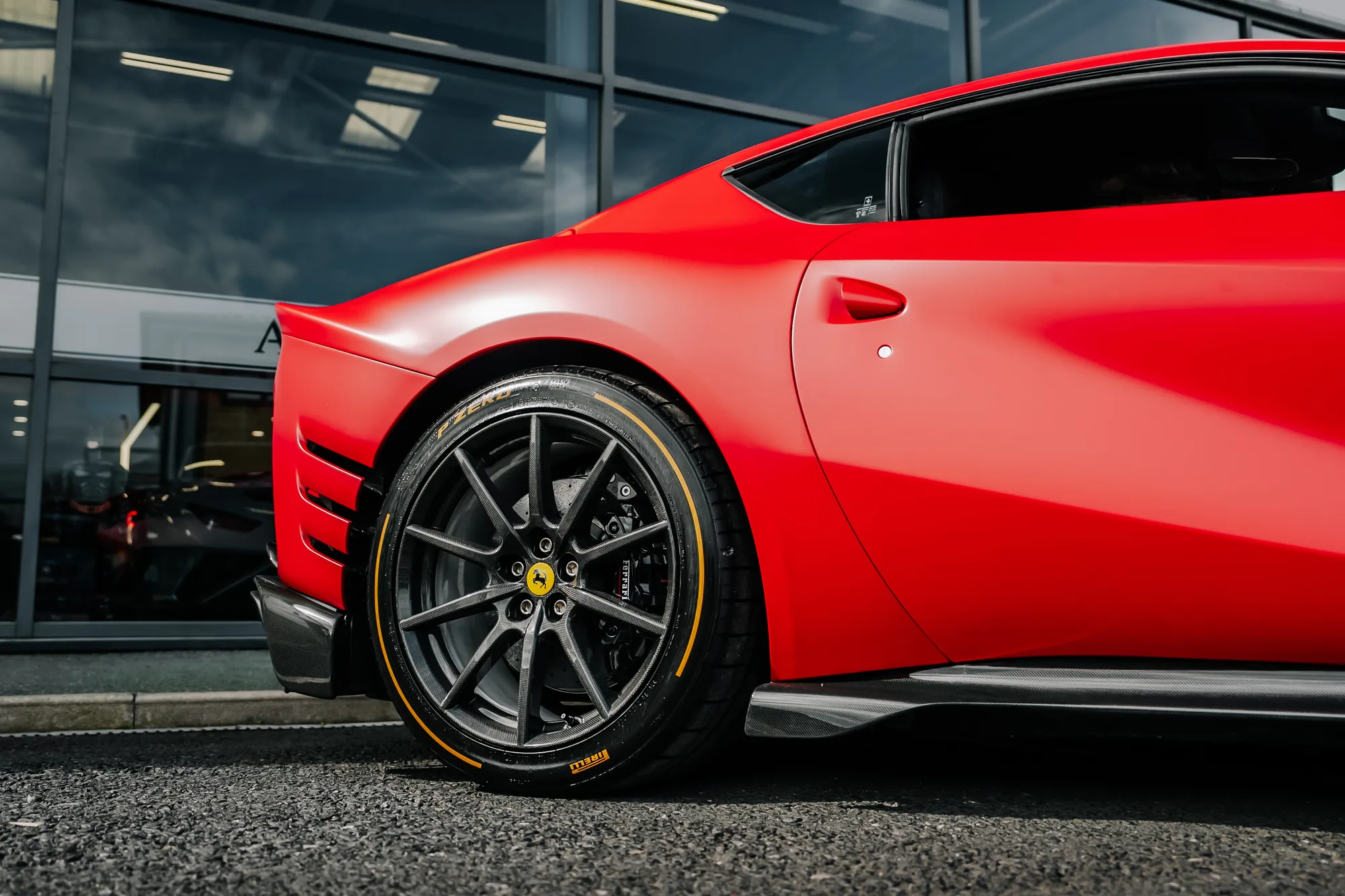 2023 Ferrari 812 Competizione, 17/20