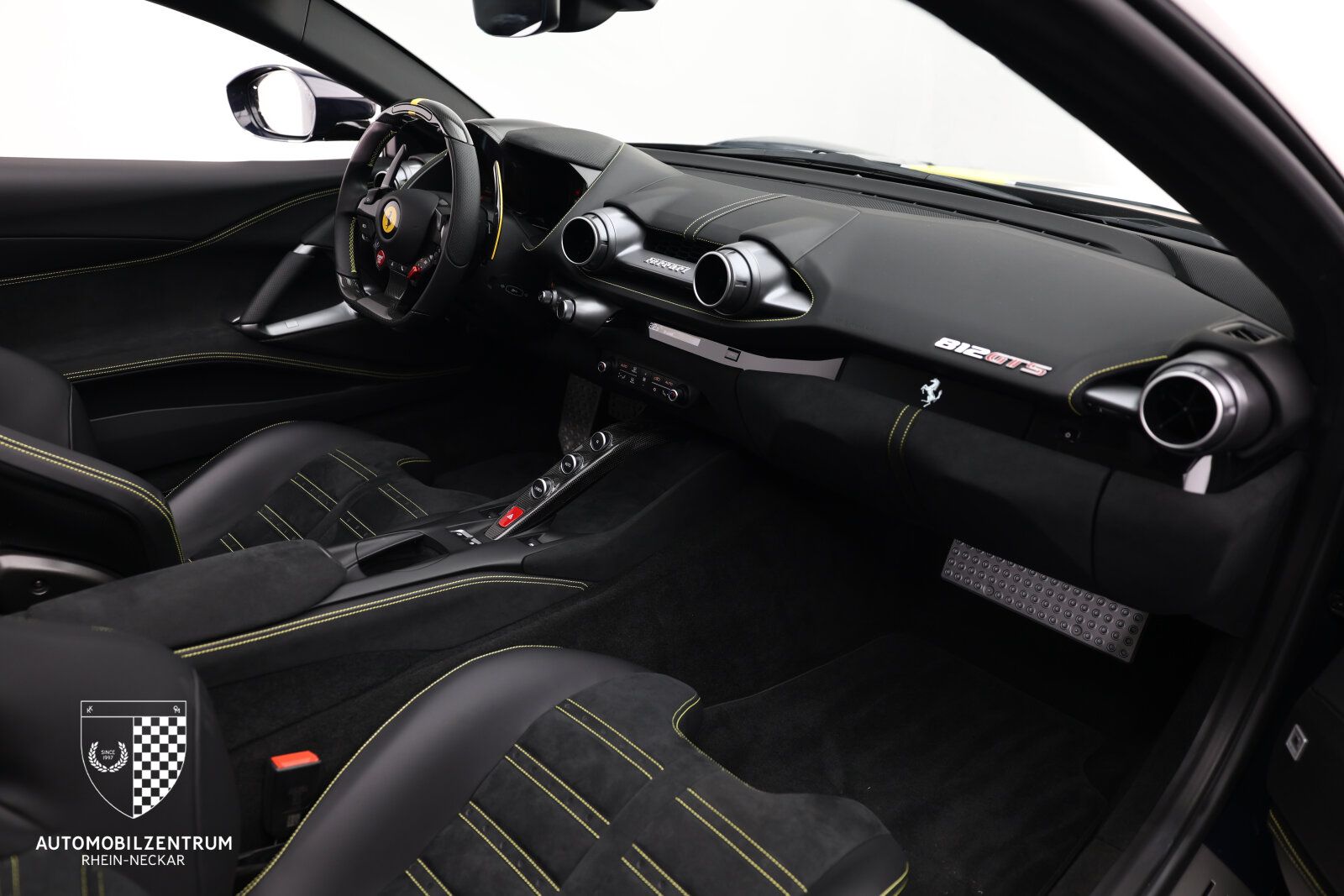 2024 Ferrari 812 GTS, 2/12