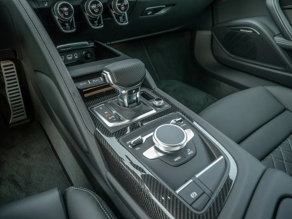 2019 Audi R8 Coupé V10 performance interior, center console, Vollleder, Schwarz