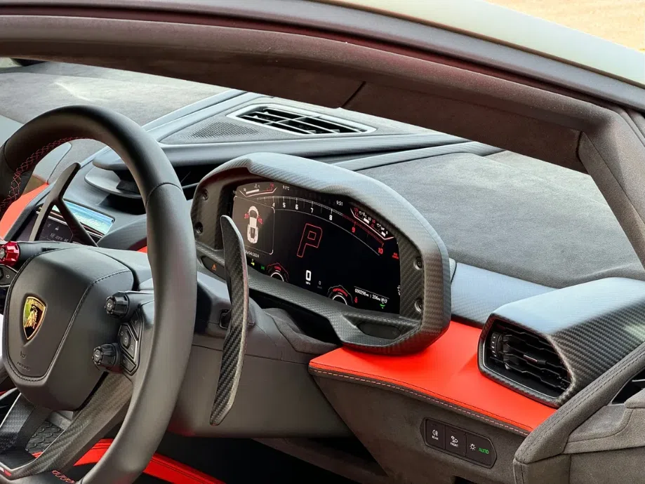 2024 Lamborghini Revuelto interior, dashboard