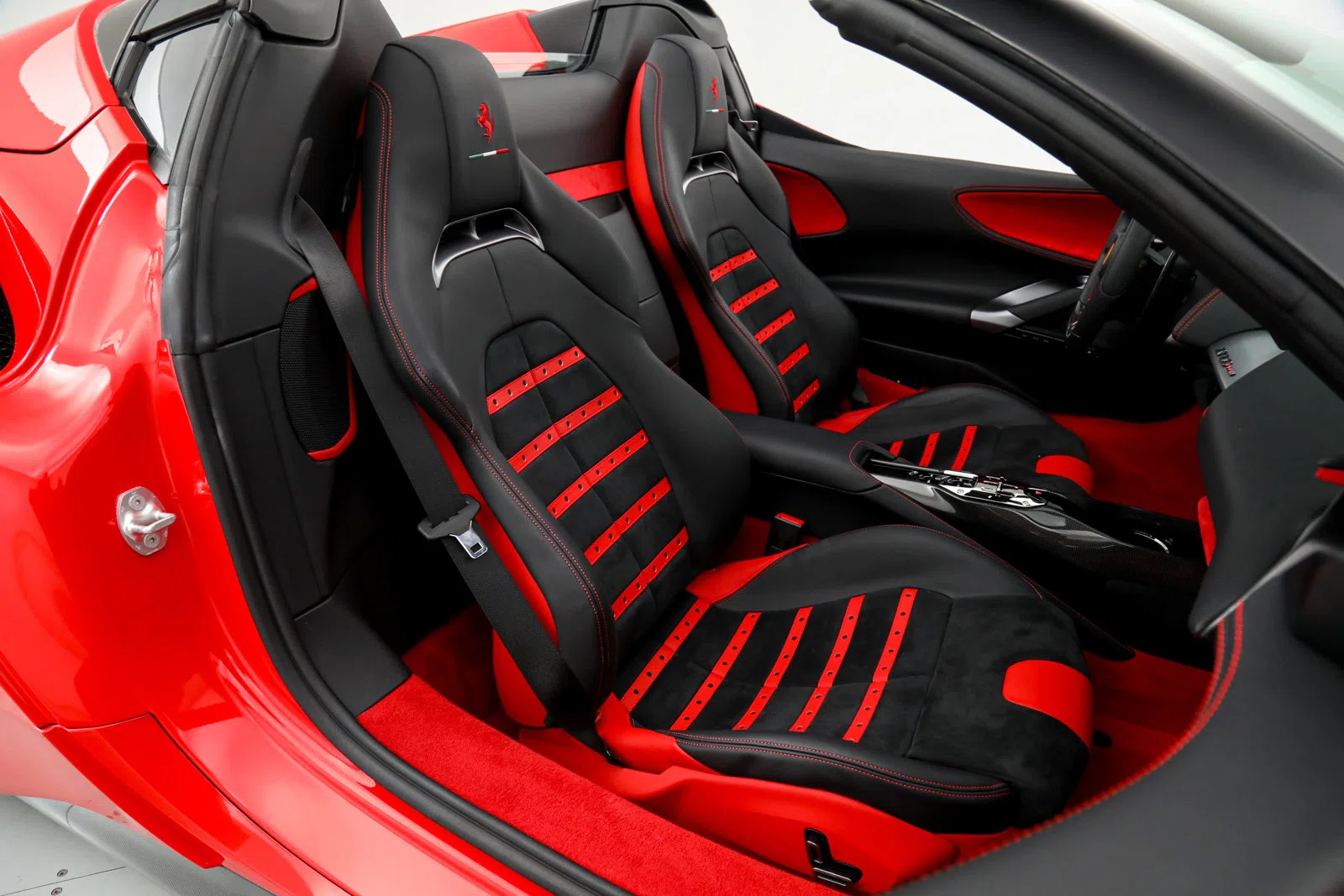2023 Ferrari SF90 Spider interior, seats