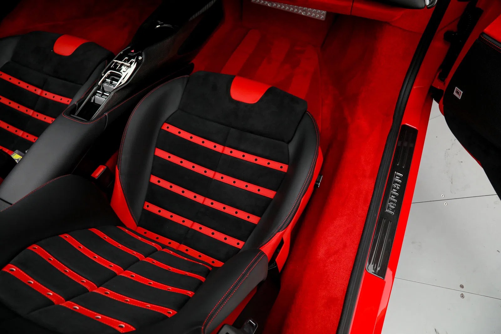 2023 Ferrari SF90 Spider interior, seats