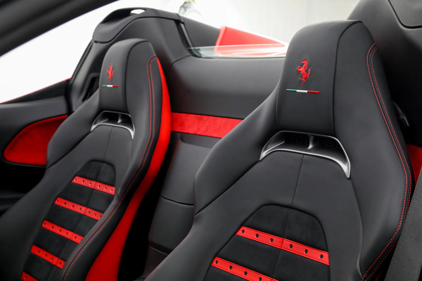 2023 Ferrari SF90 Spider interior, seats