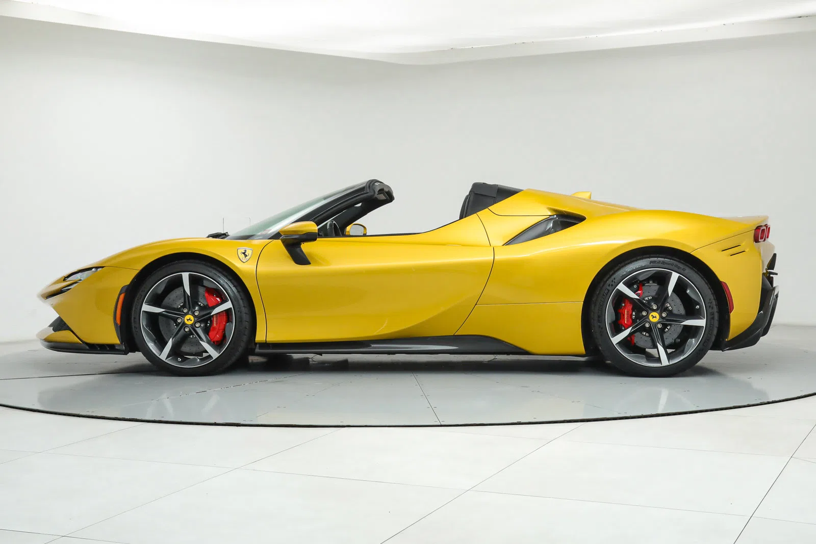 2023 Ferrari SF90 Spider