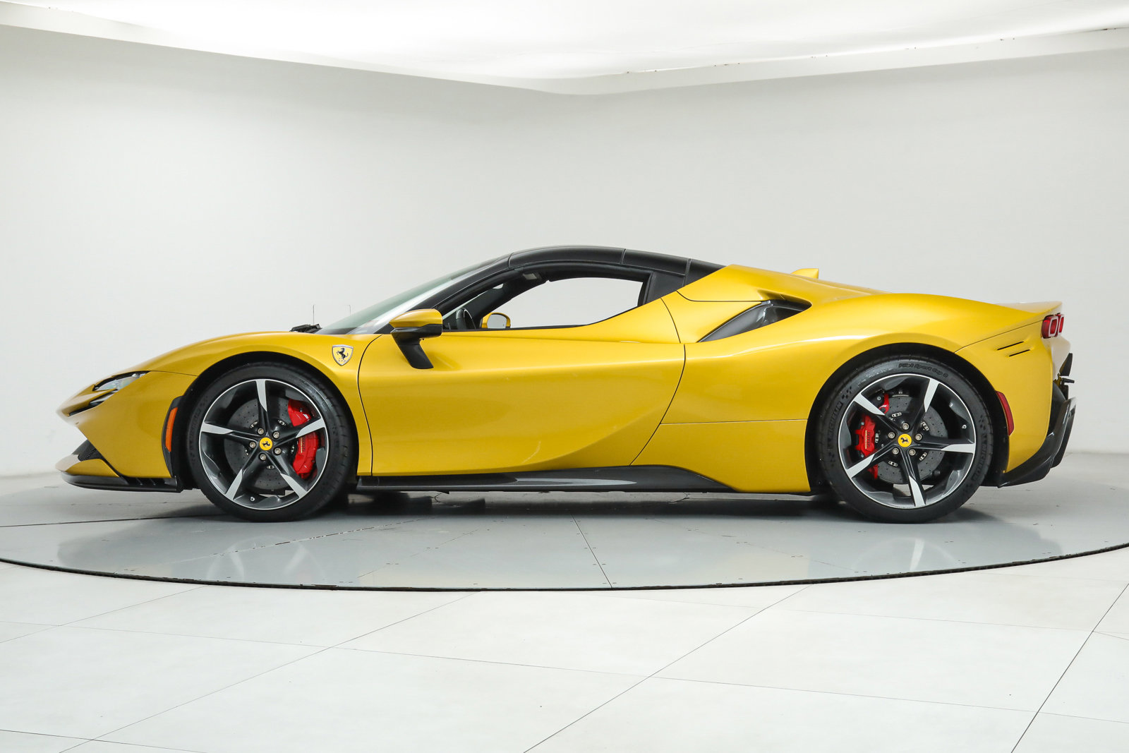 2023 Ferrari SF90 Spider, 7/20