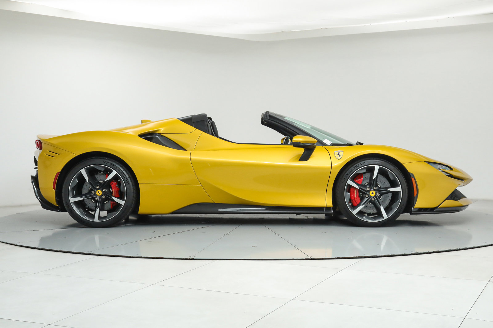 2023 Ferrari SF90 Spider, 10/20
