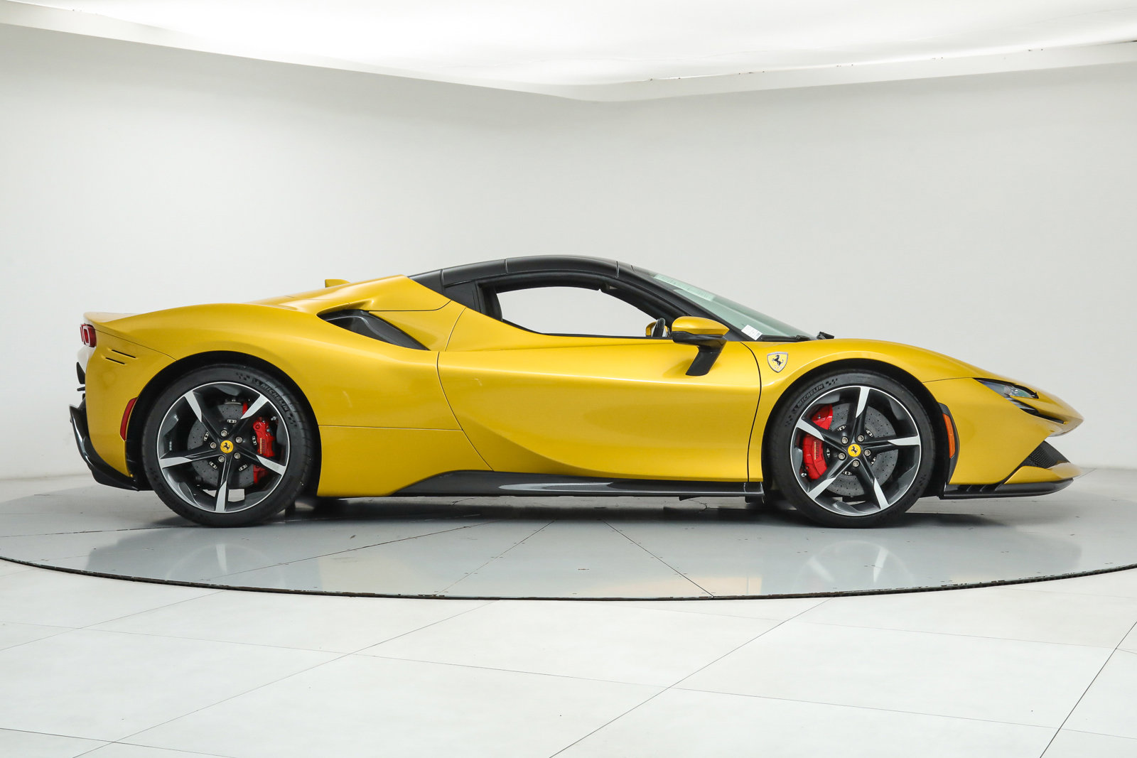 2023 Ferrari SF90 Spider, 11/20