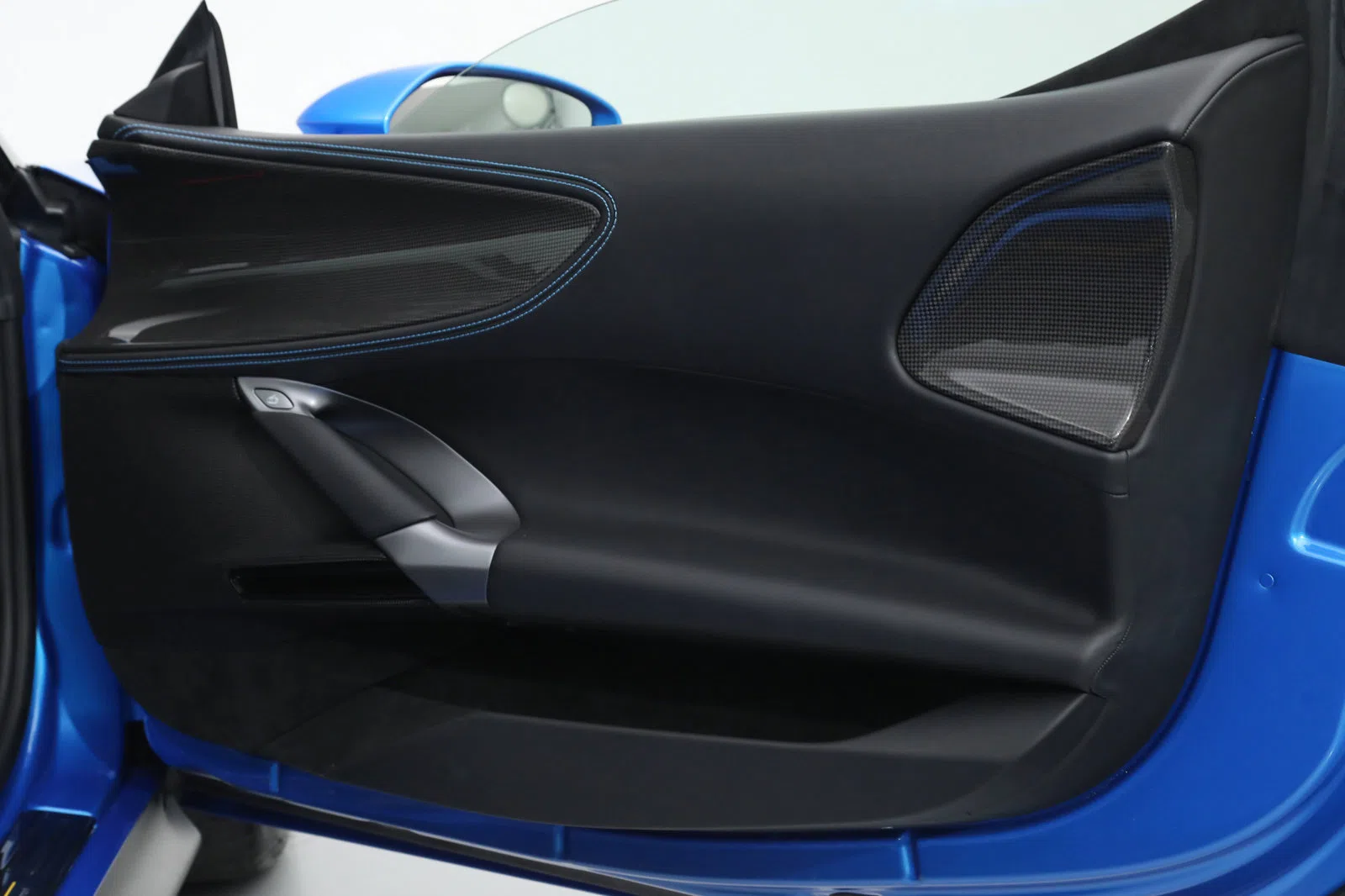 2023 Ferrari SF90 Spider Atelier interior, door panel