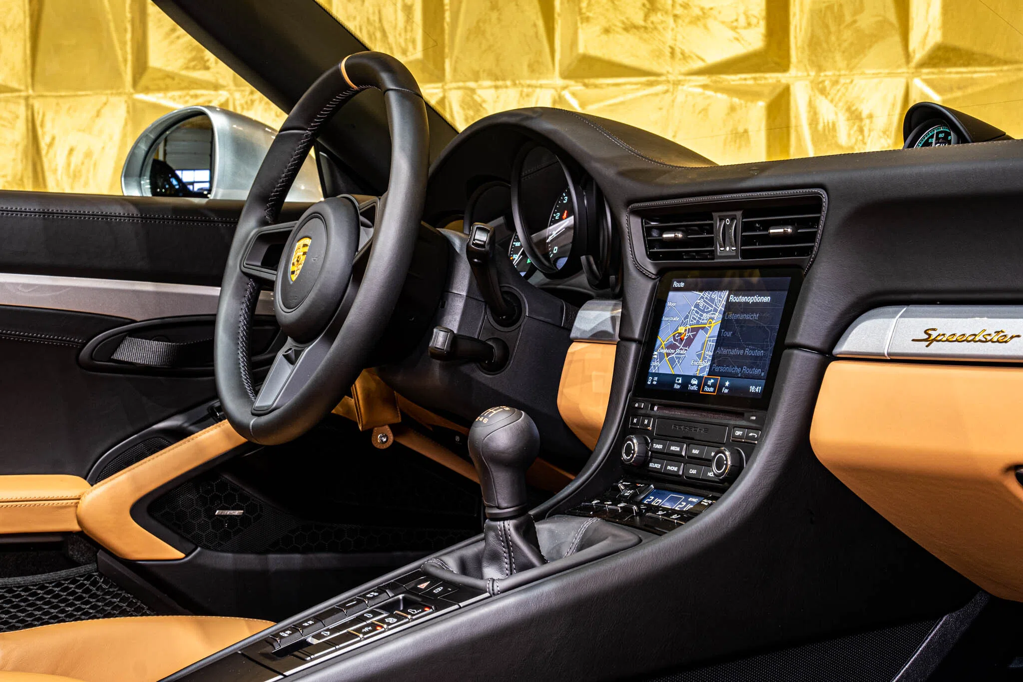 2024 Porsche 911 Speedster Heritage Design Edition interior, dashboard
