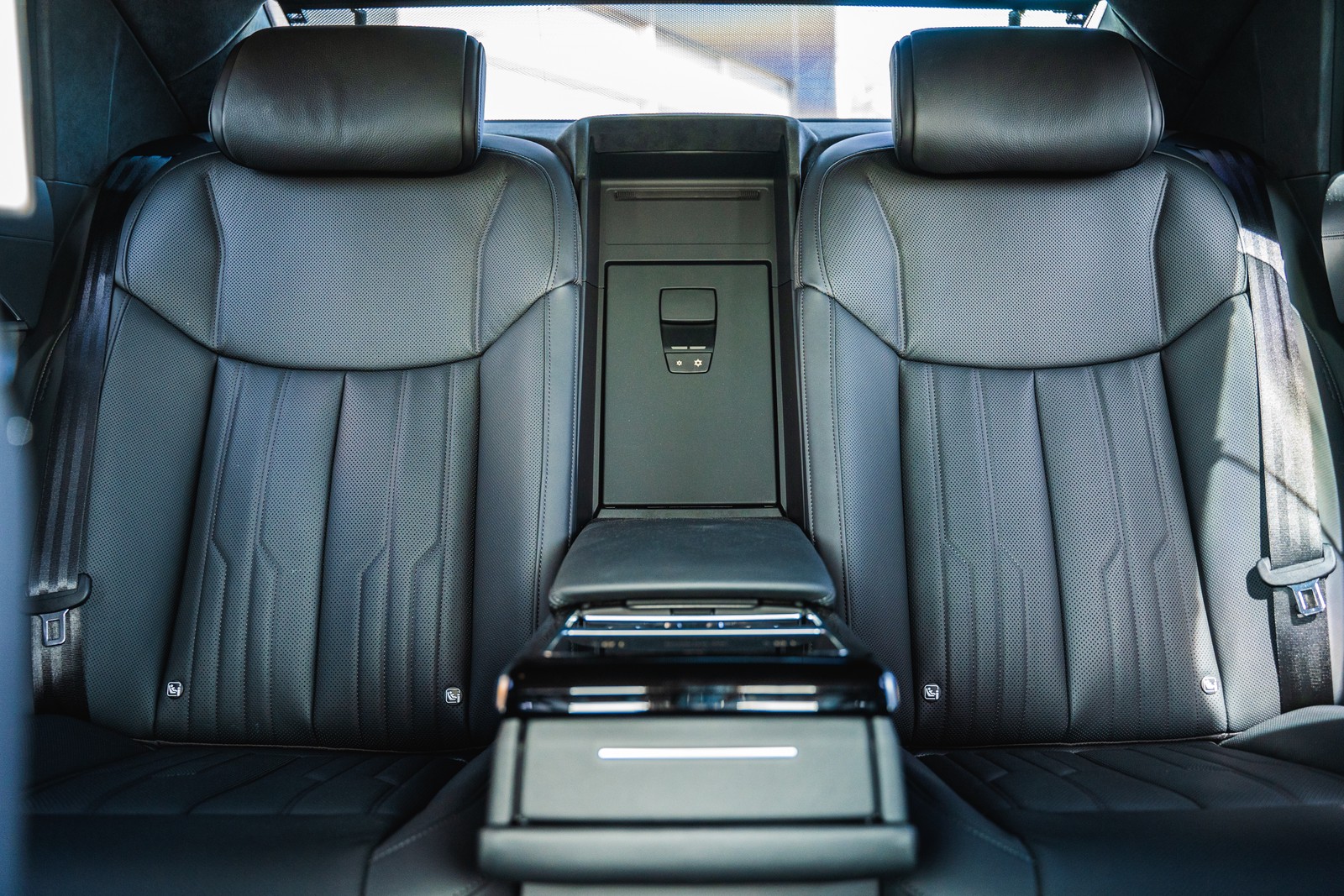 2024 Audi A8 L Security, 16/20