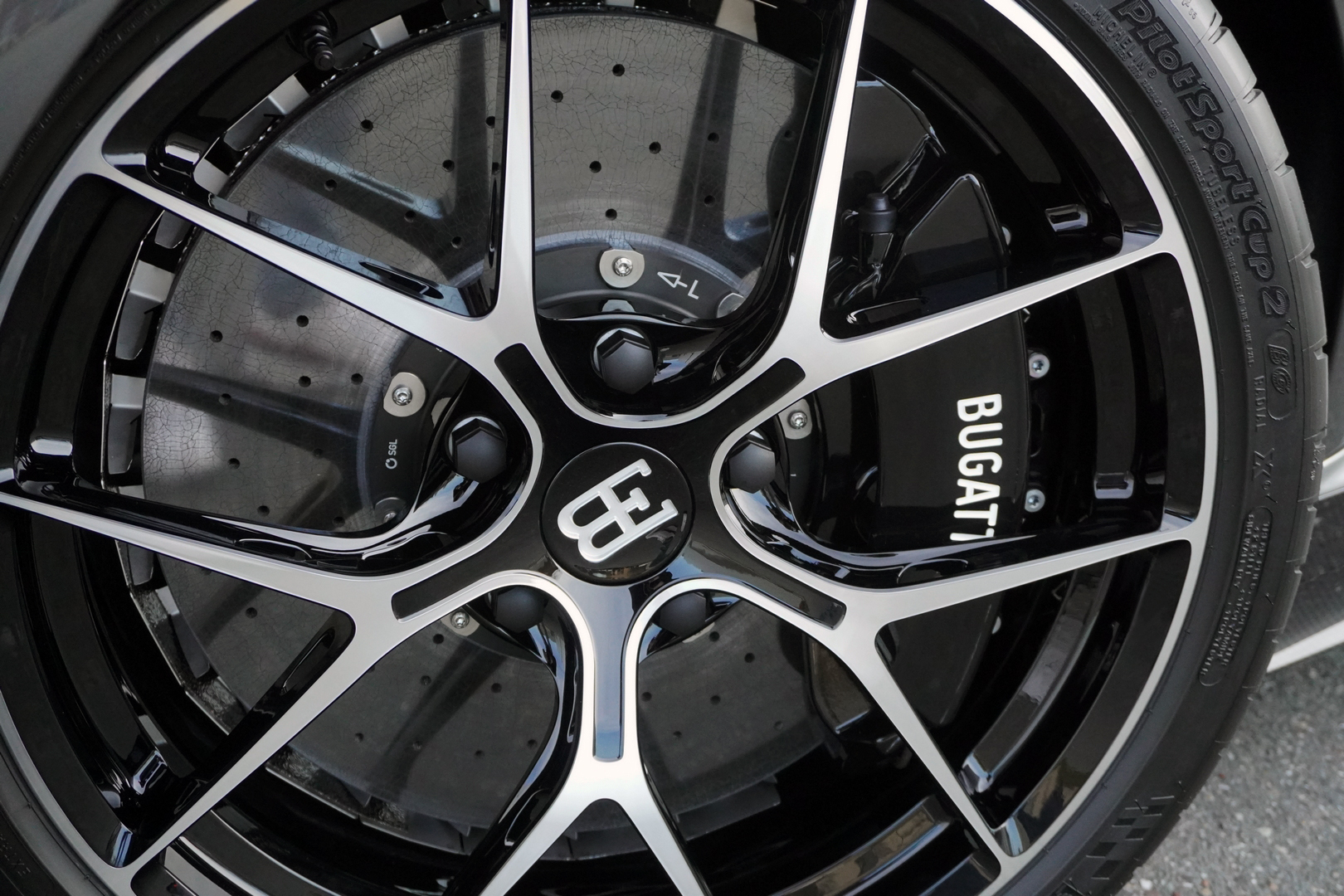 2021 Bugatti Chiron Sport, 4/19