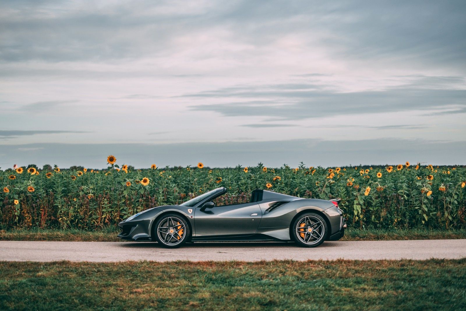 2020 Ferrari 488 Pista Spider, 2/18