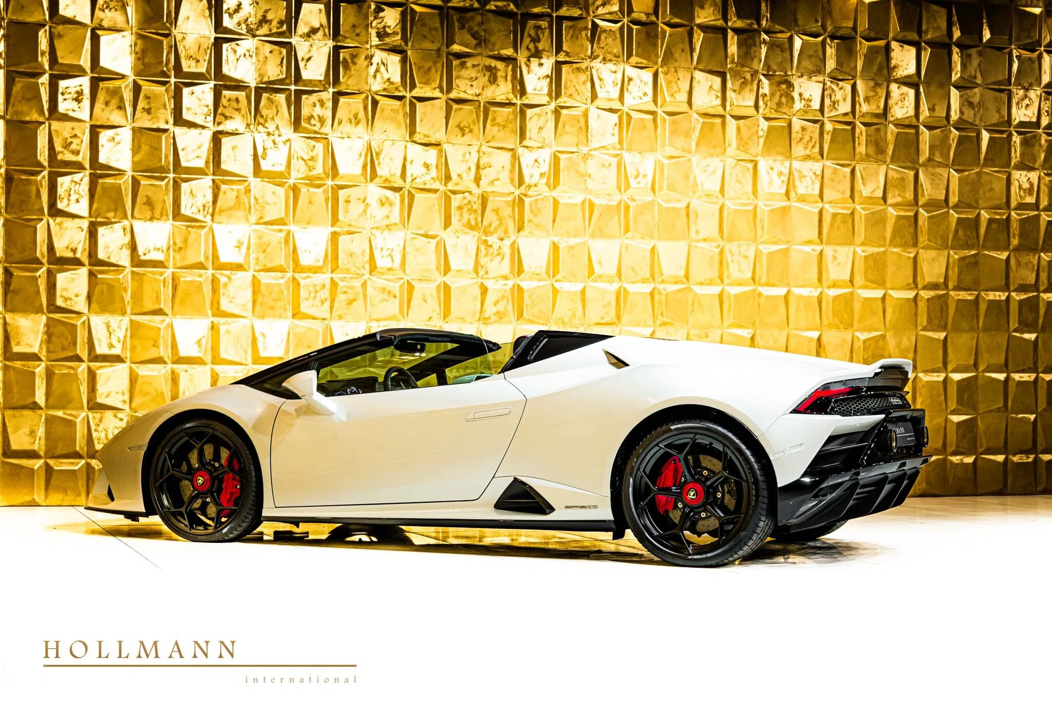 2024 Lamborghini Huracan Evo Spyder for sale, exterior, Balloon White